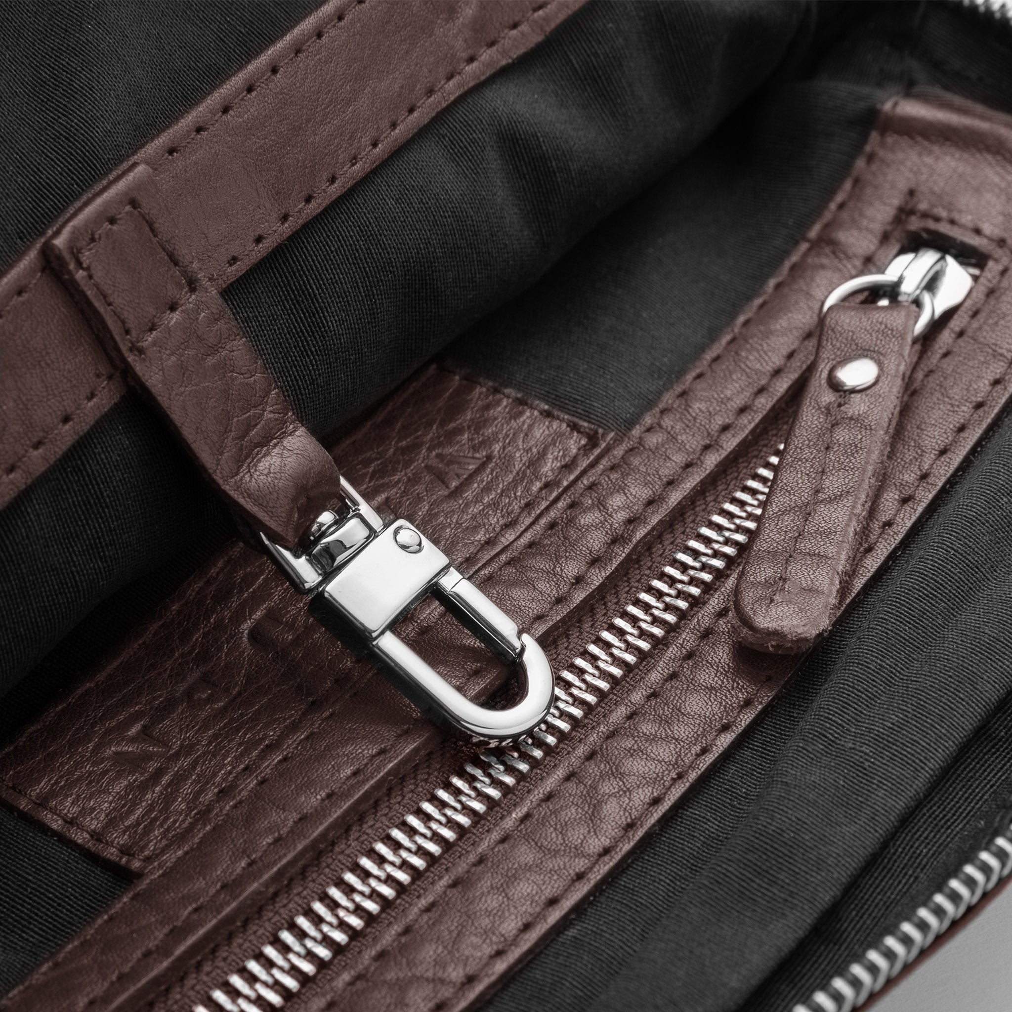 Walden® Bolso Tech de Cuero Genuino · Moca #color_moca