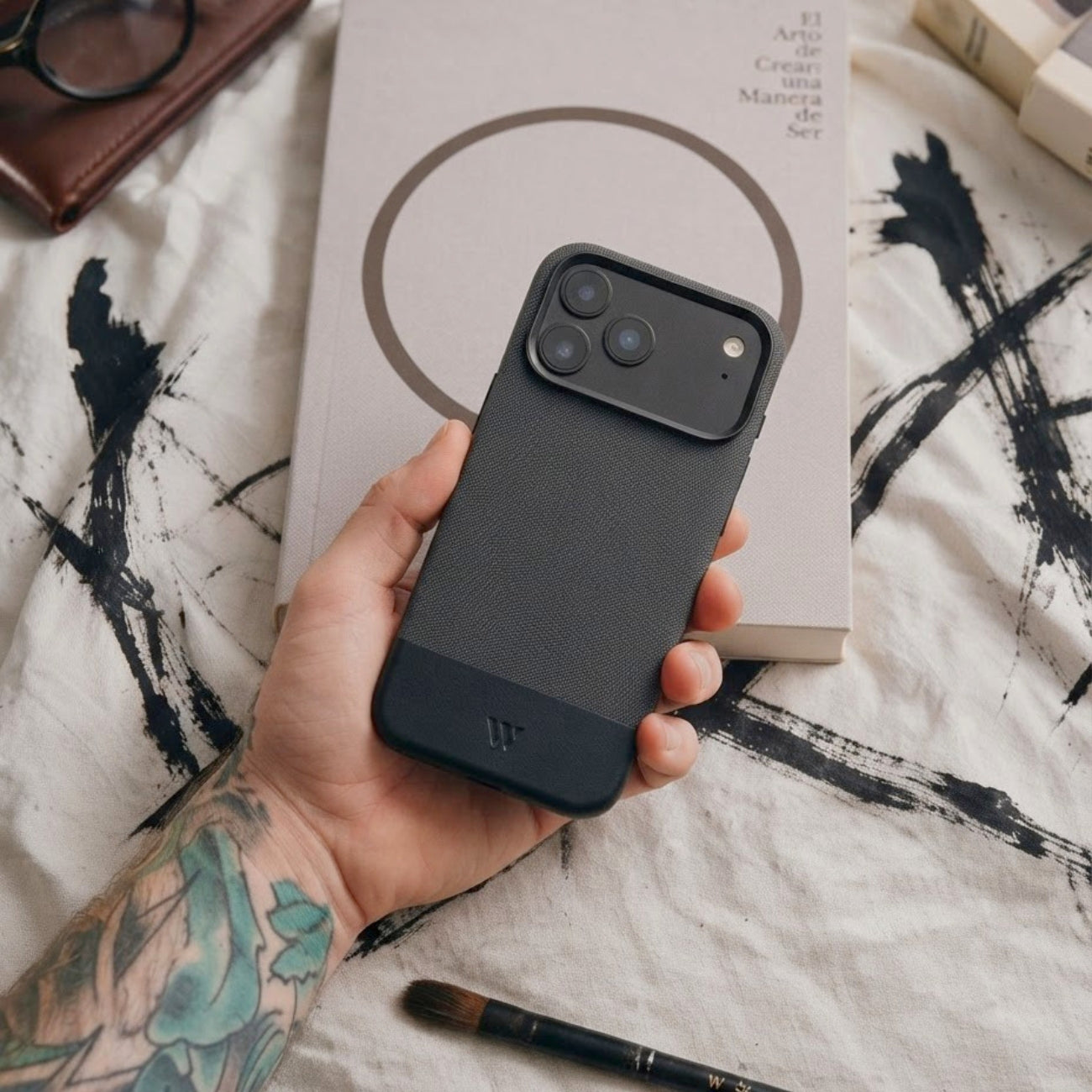 Walden® Funda de Tejido CORDURA® y Cuero para iPhone · Alcantara #color_alcantara