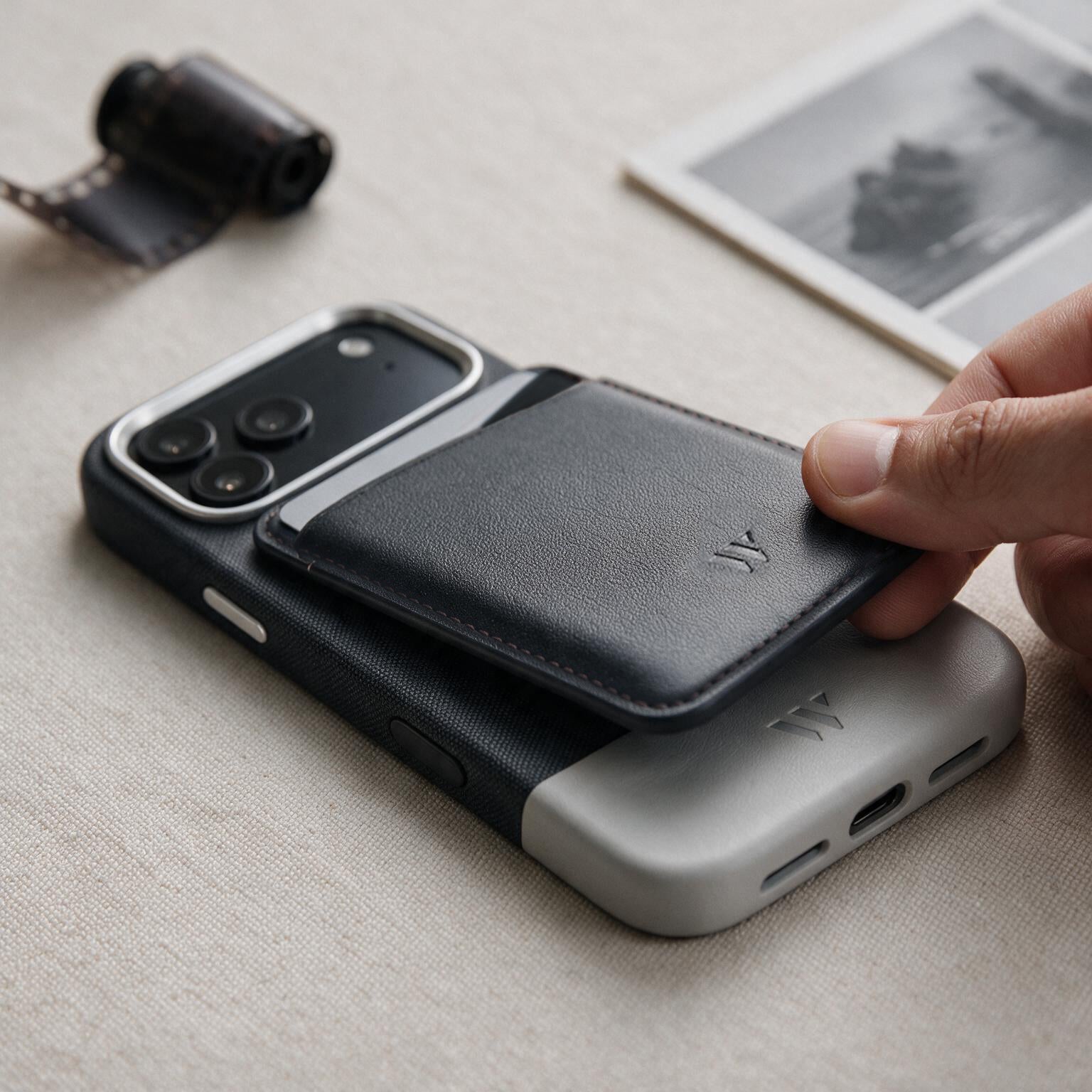 Walden® Funda de Tejido CORDURA® y Cuero para iPhone · Volta #color_volta