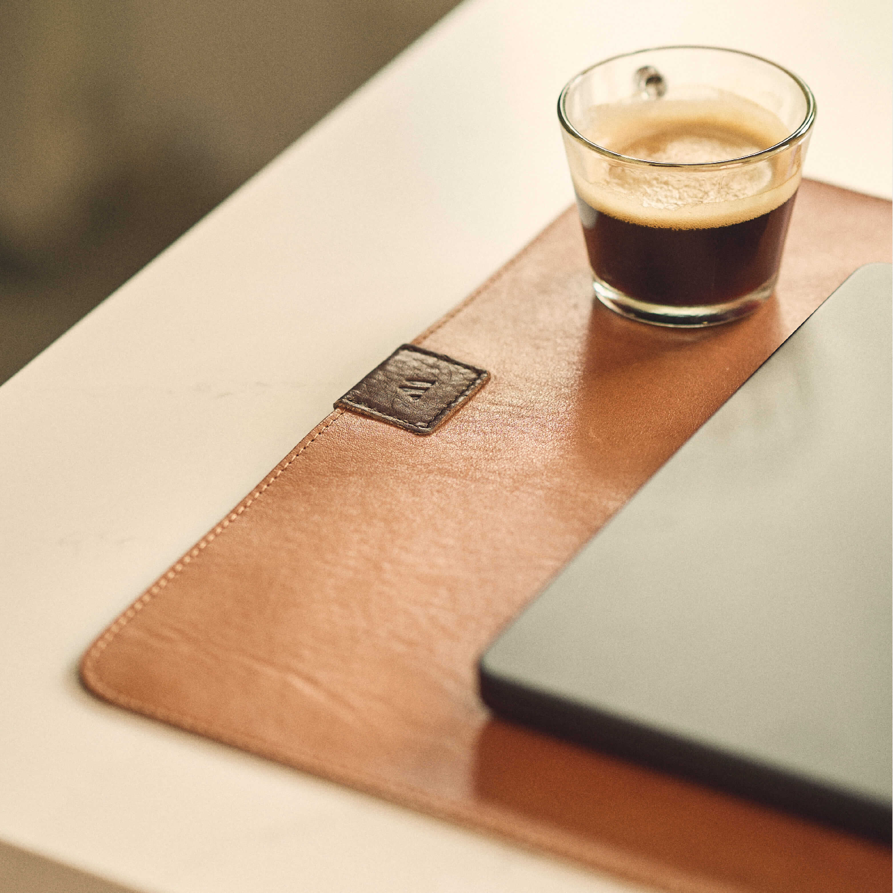 Walden® Laptop Mat de Cuero Genuino · Terra