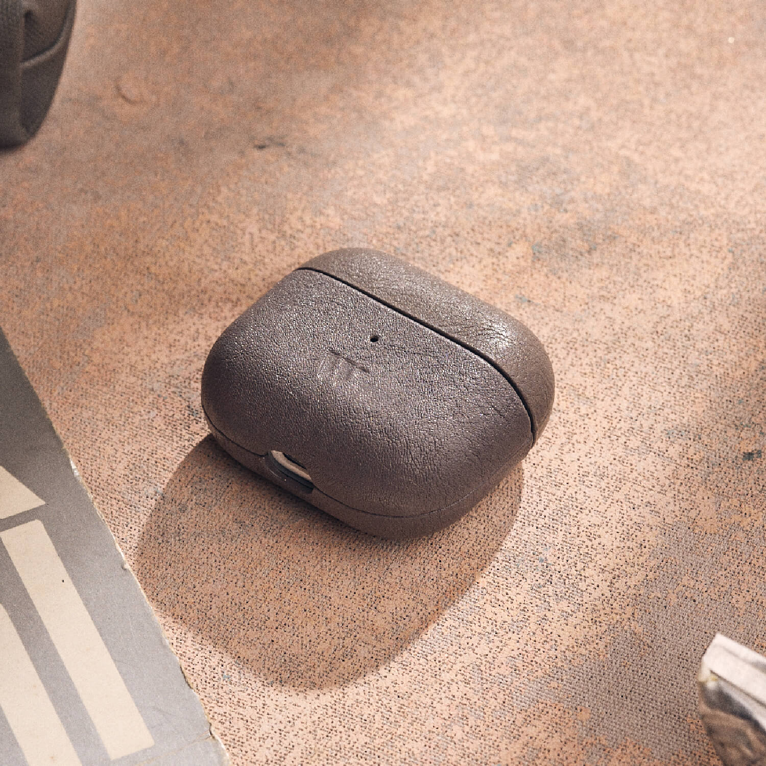 Walden® Estuche para Airpods de Cuero Combinado · Alcantara #color_alcantara