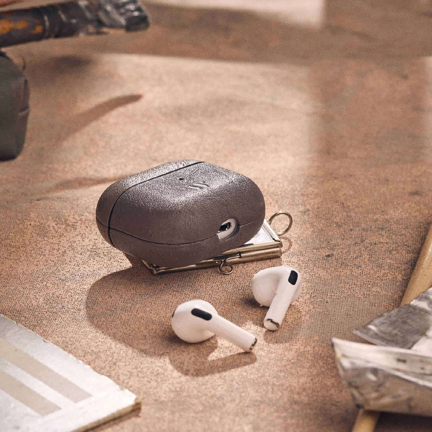 Walden® Estuche para Airpods de Cuero Combinado · Alcantara #color_alcantara
