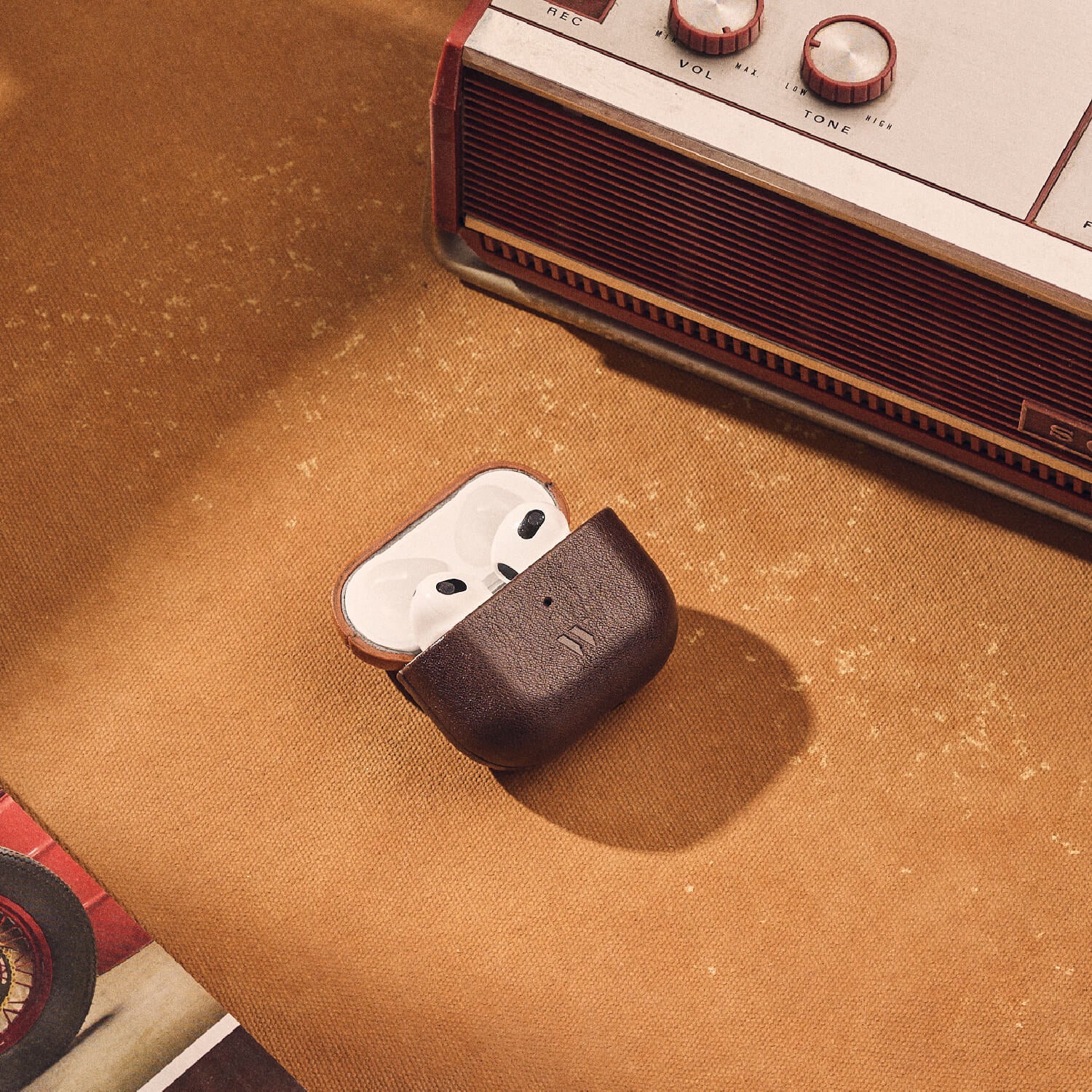 Walden® Estuche para Airpods de Cuero Combinado · Mekas #color_mekas