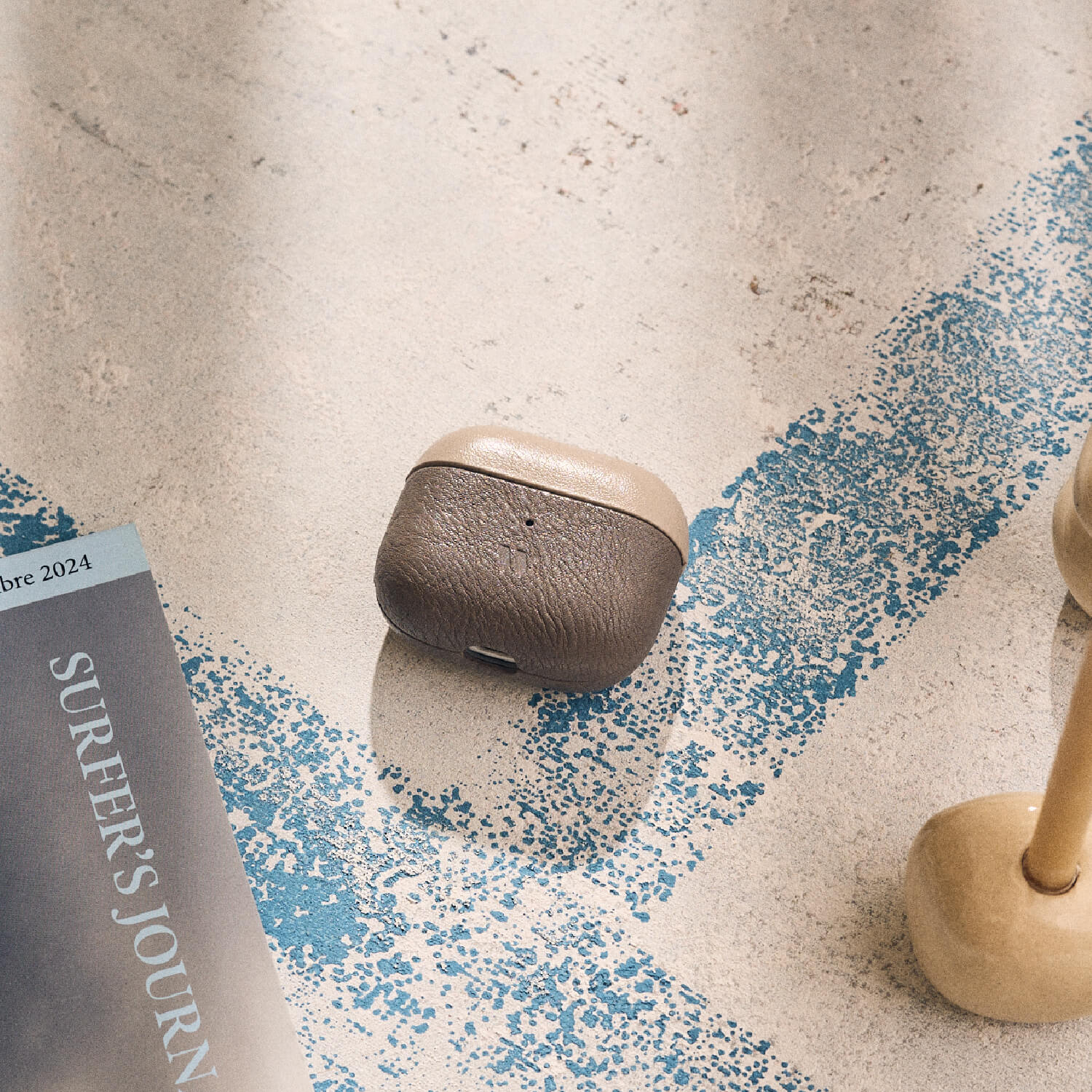 Walden® Estuche para Airpods de Cuero Combinado · Volta #color_volta