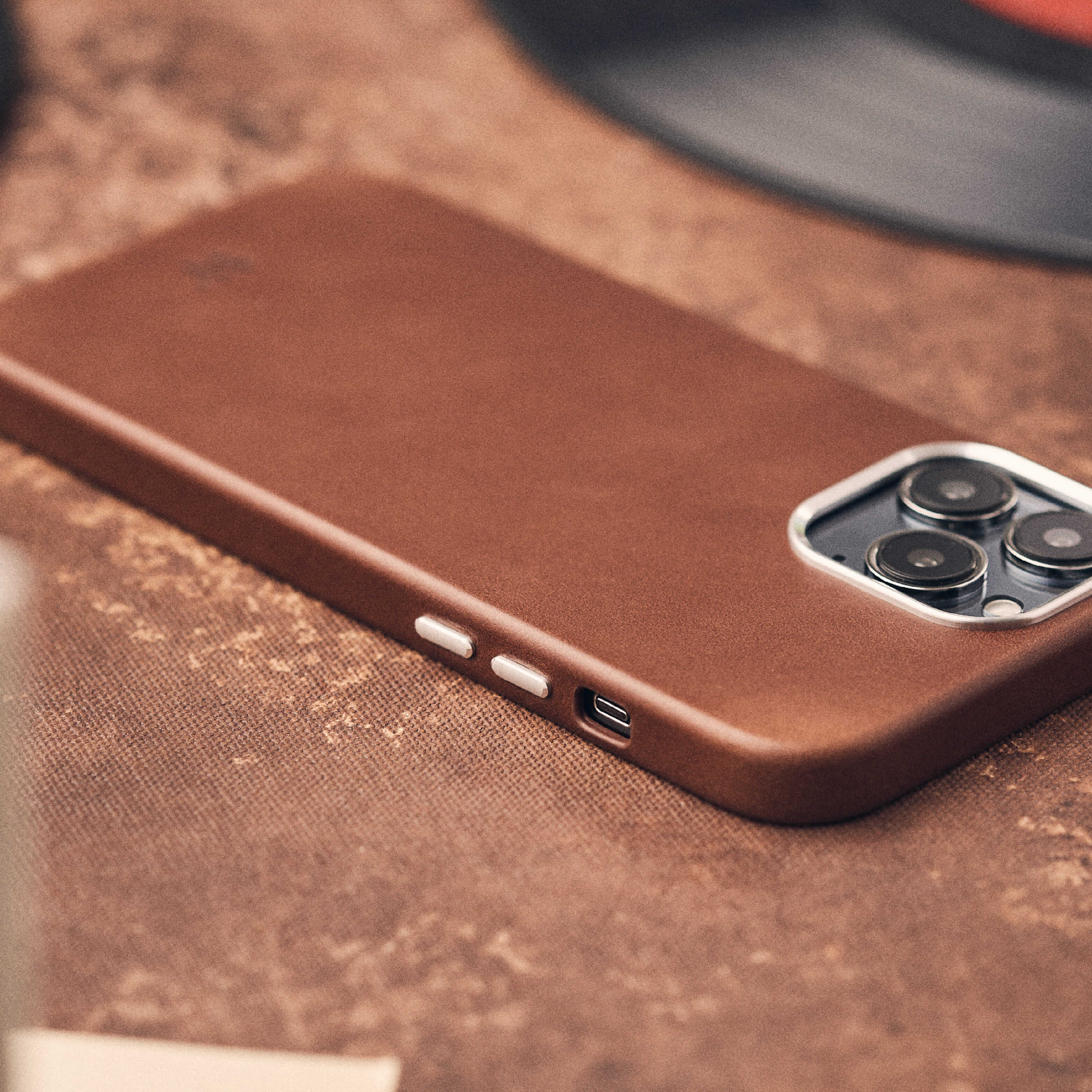 Walden® Funda iPhone + Estuche Airpods de Cuero Genuino · Moca