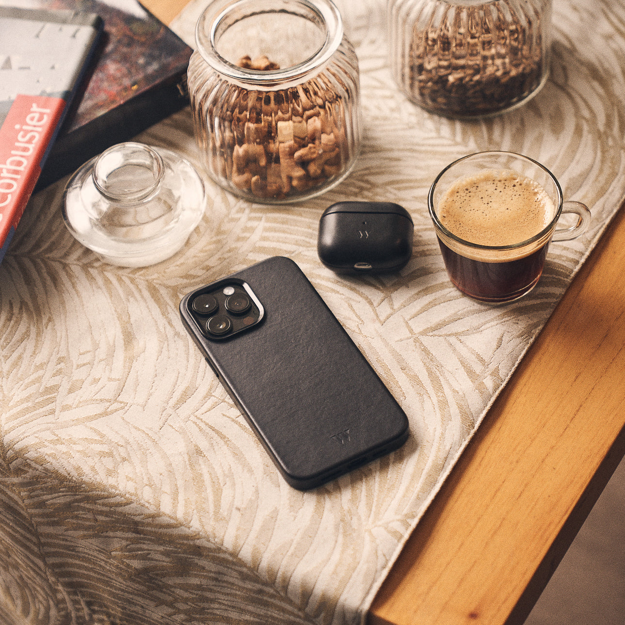 Walden® Funda iPhone + Estuche Airpods de Cuero Genuino · Bosco