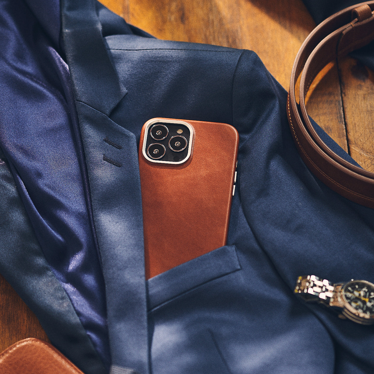 Walden® Funda iPhone + Estuche Airpods de Cuero Genuino · Terra