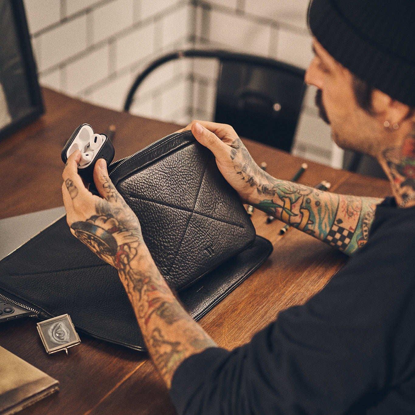 Walden® Bundle Funda Macbook / PC Laptop + Bolso Tech de Cuero Genuino · Bosco