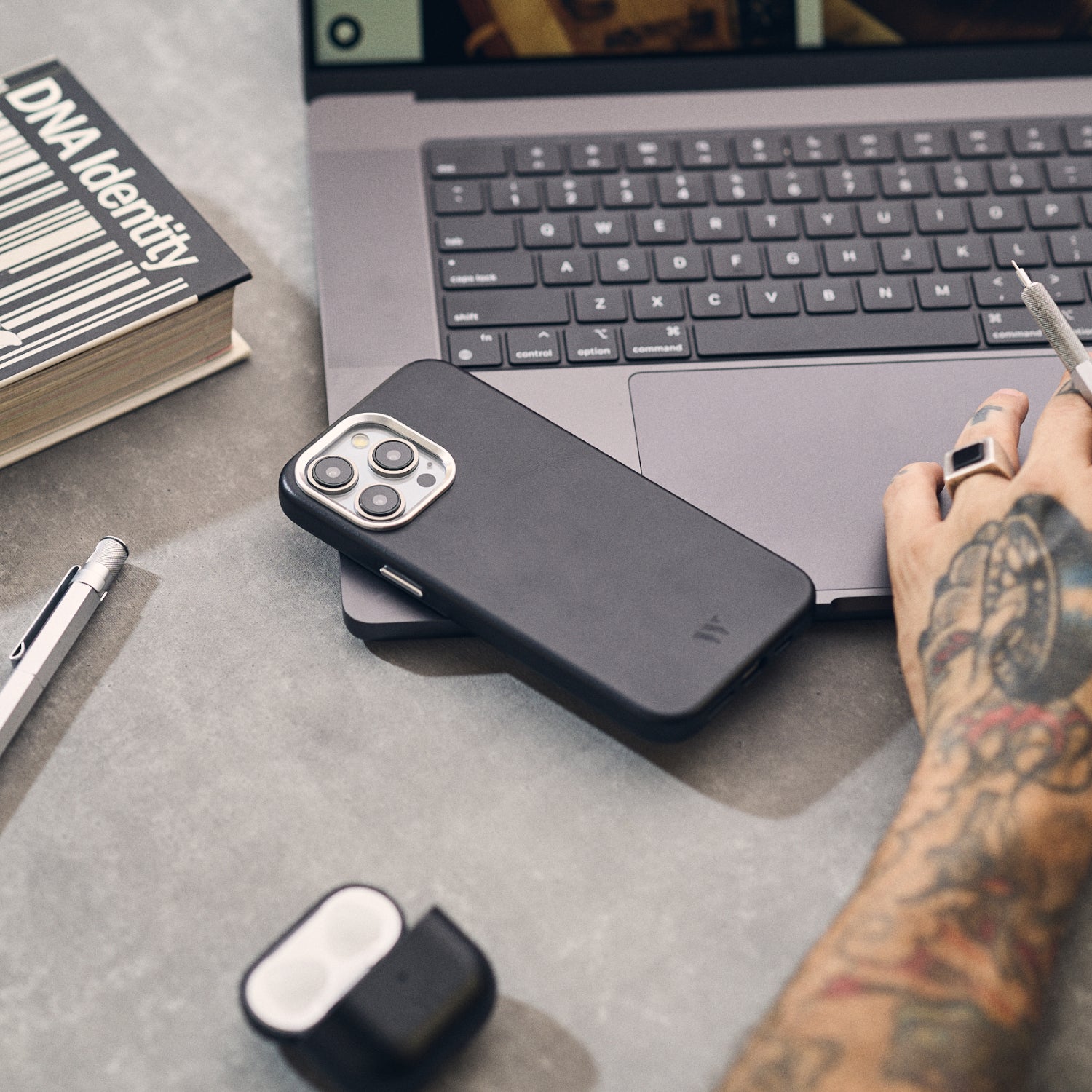 Walden® Funda iPhone + Correa Apple Watch de Cuero Genuino ·
Bosco #color_bosco (silver)