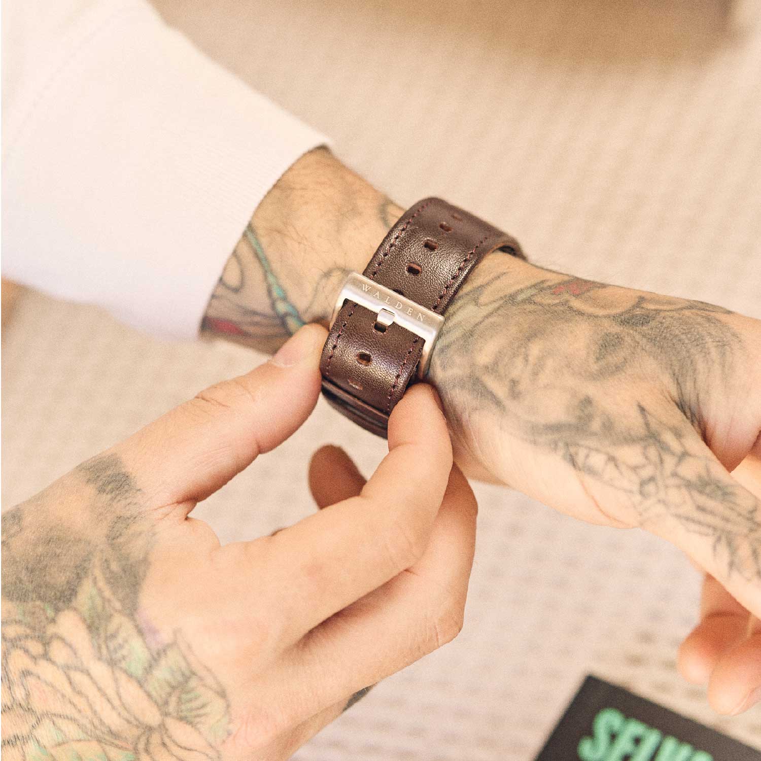 Walden® Funda iPhone + Correa Apple Watch de Cuero Genuino ·
Moca