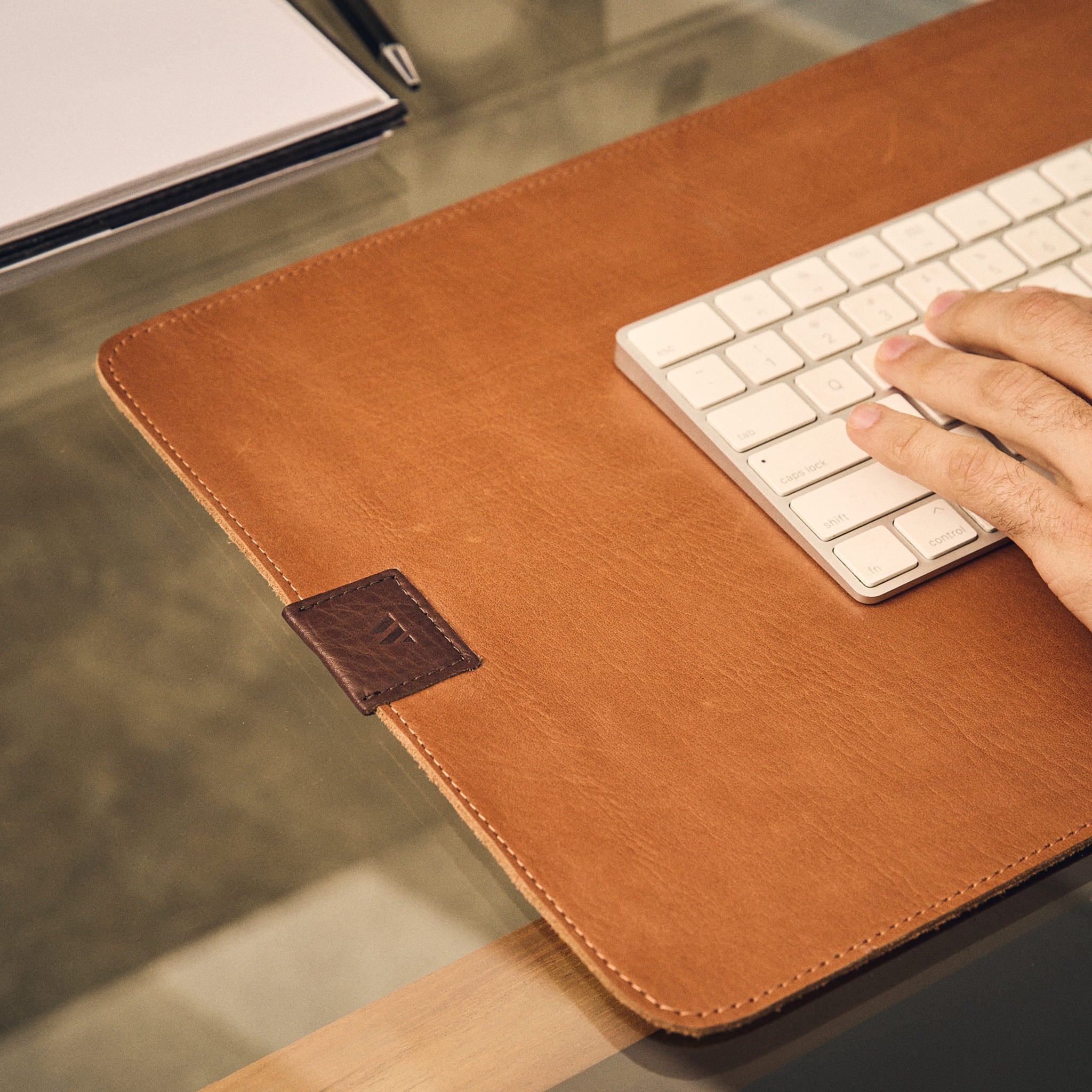 Walden® Keyboard Mat de Cuero Genuino · Terra