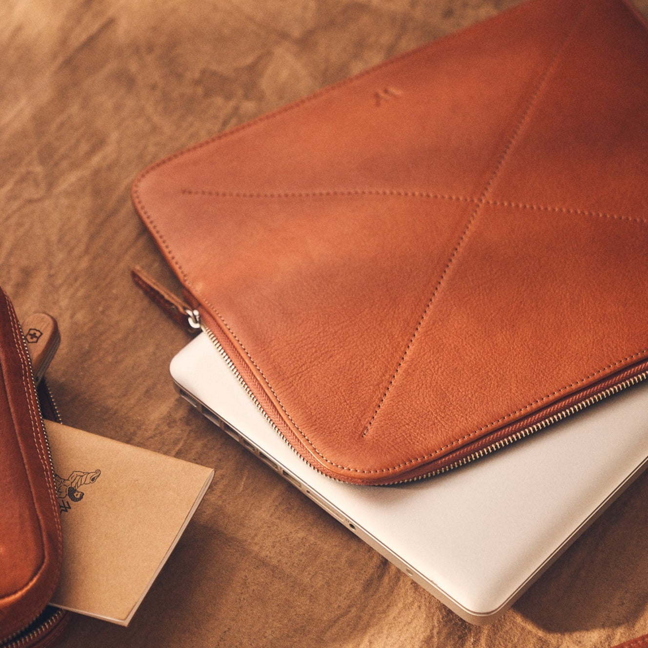 OPTIMIZE_BACKUP_PRODUCT_Walden® Funda para Apple Macbook de Cuero Genuino · Terra #color_terra