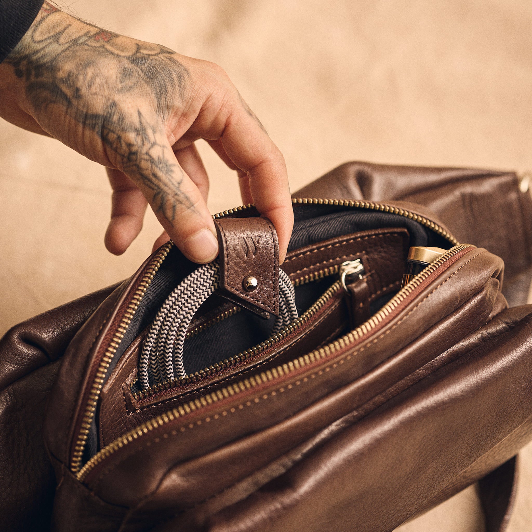 Walden® Sujetacables de Cuero Genuino · Moca #color_moca