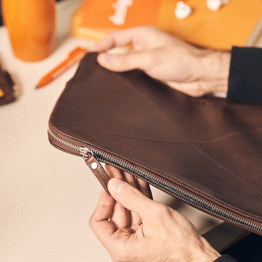 Walden® Funda para Apple Macbook de Cuero Genuino · Moca #color_moca