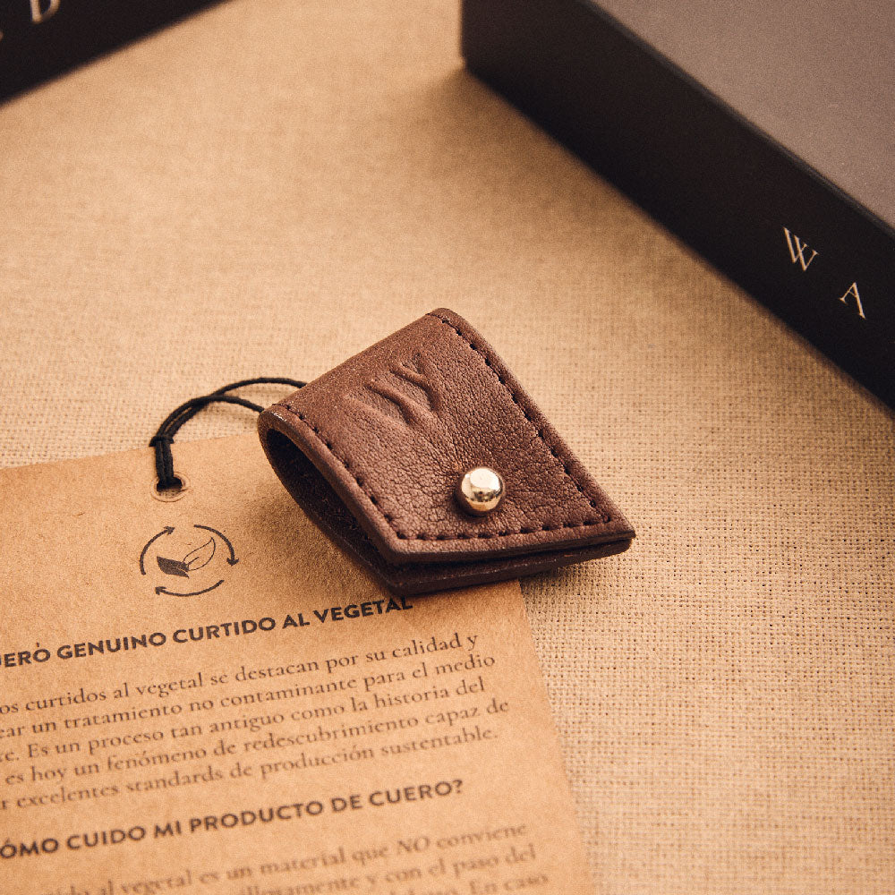 Walden® Sujetacables de Cuero Genuino · Moca #color_moca