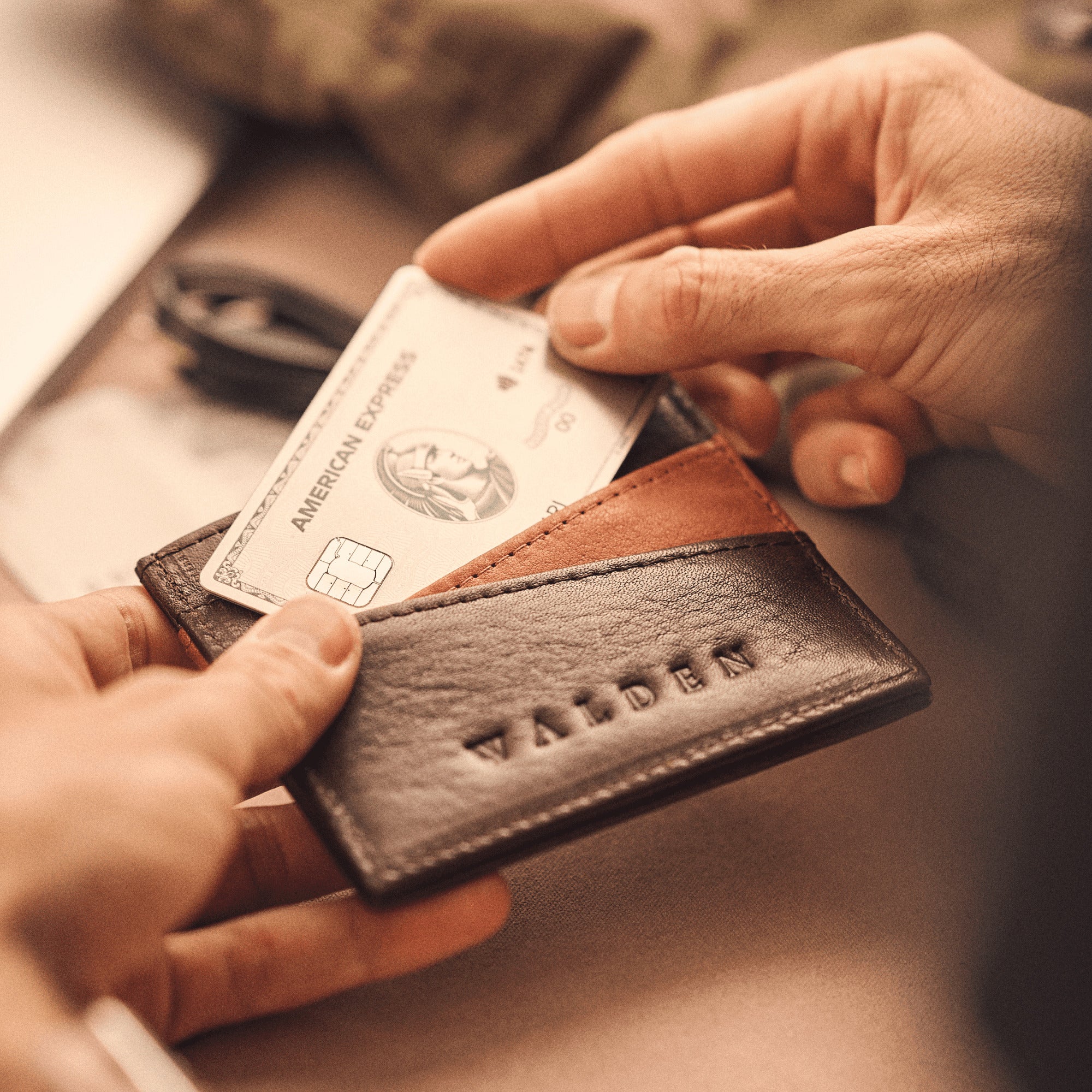 Walden® Tarjetero Slide de Cuero Genuino · Moca #color_moca