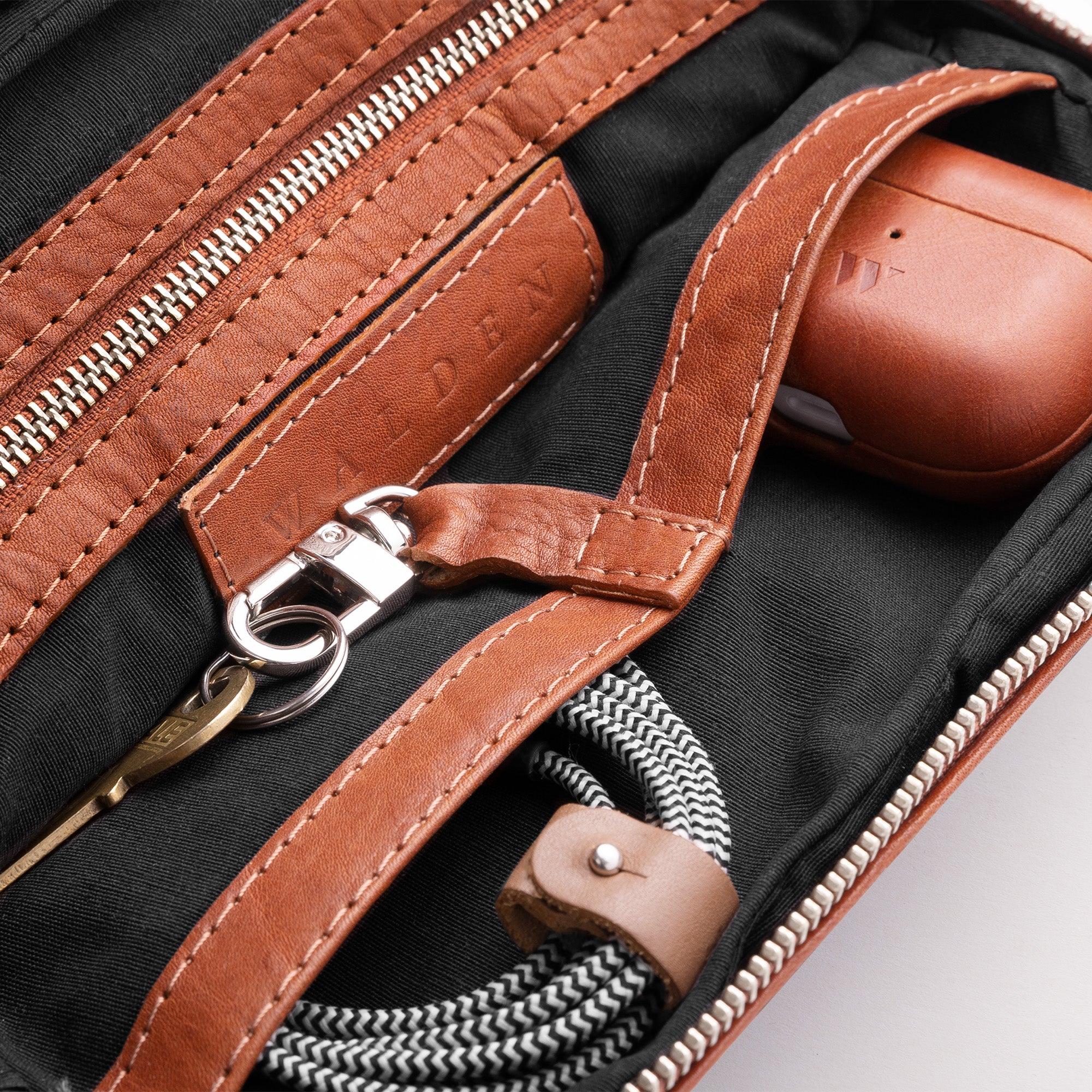 Walden® Bundle Funda Macbook / PC Laptop + Bolso Tech de Cuero Genuino · Terra #color_terra