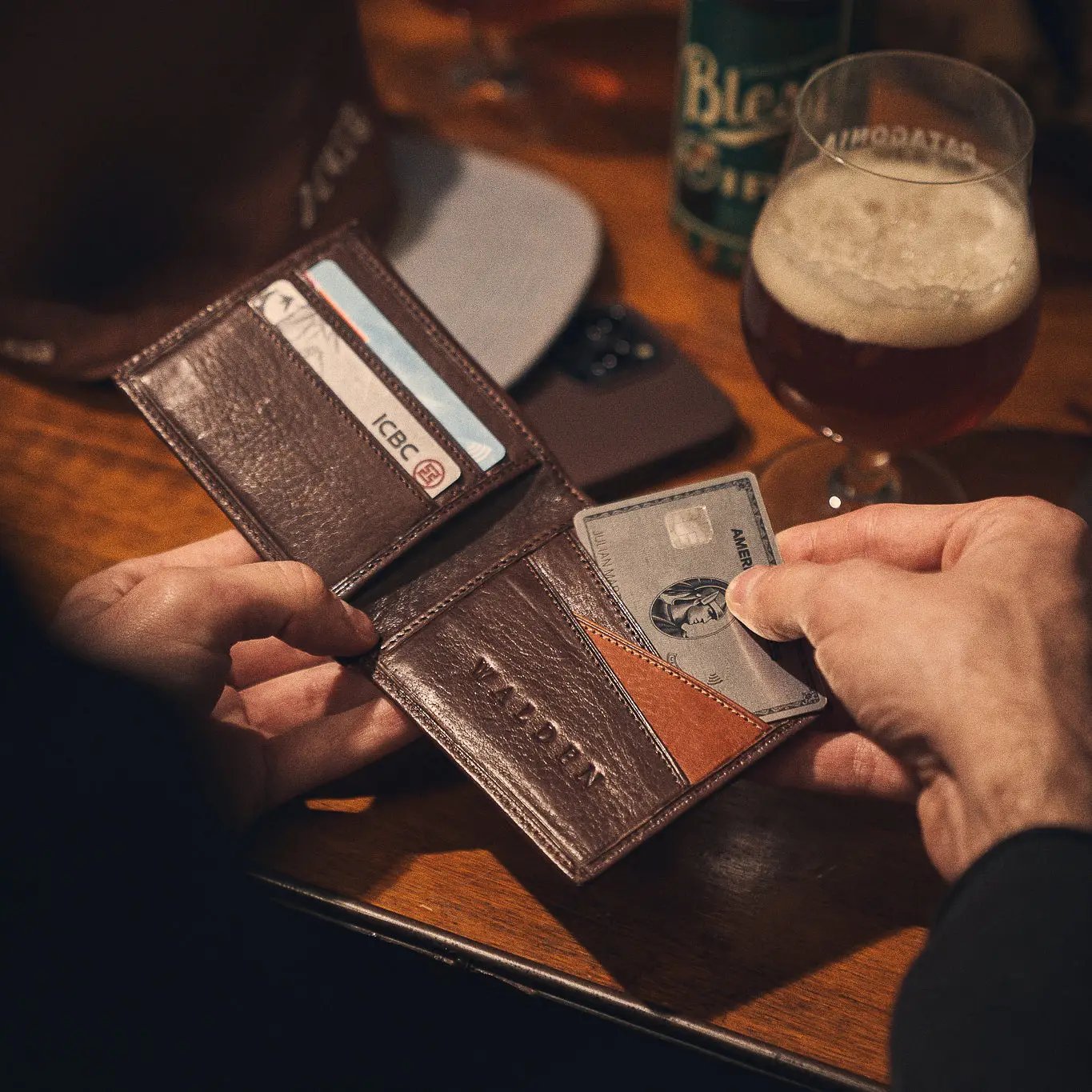 Walden® Billetera Euro Mark de Cuero Genuino · Moca #color_moca