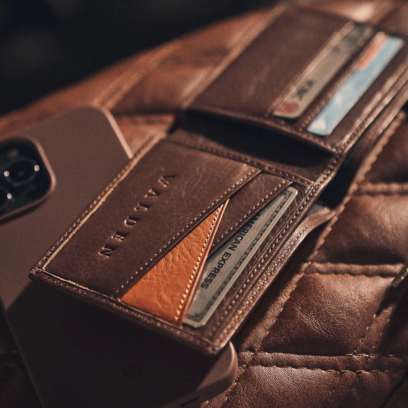 Walden® Billetera Euro Mark de Cuero Genuino · Moca #color_moca