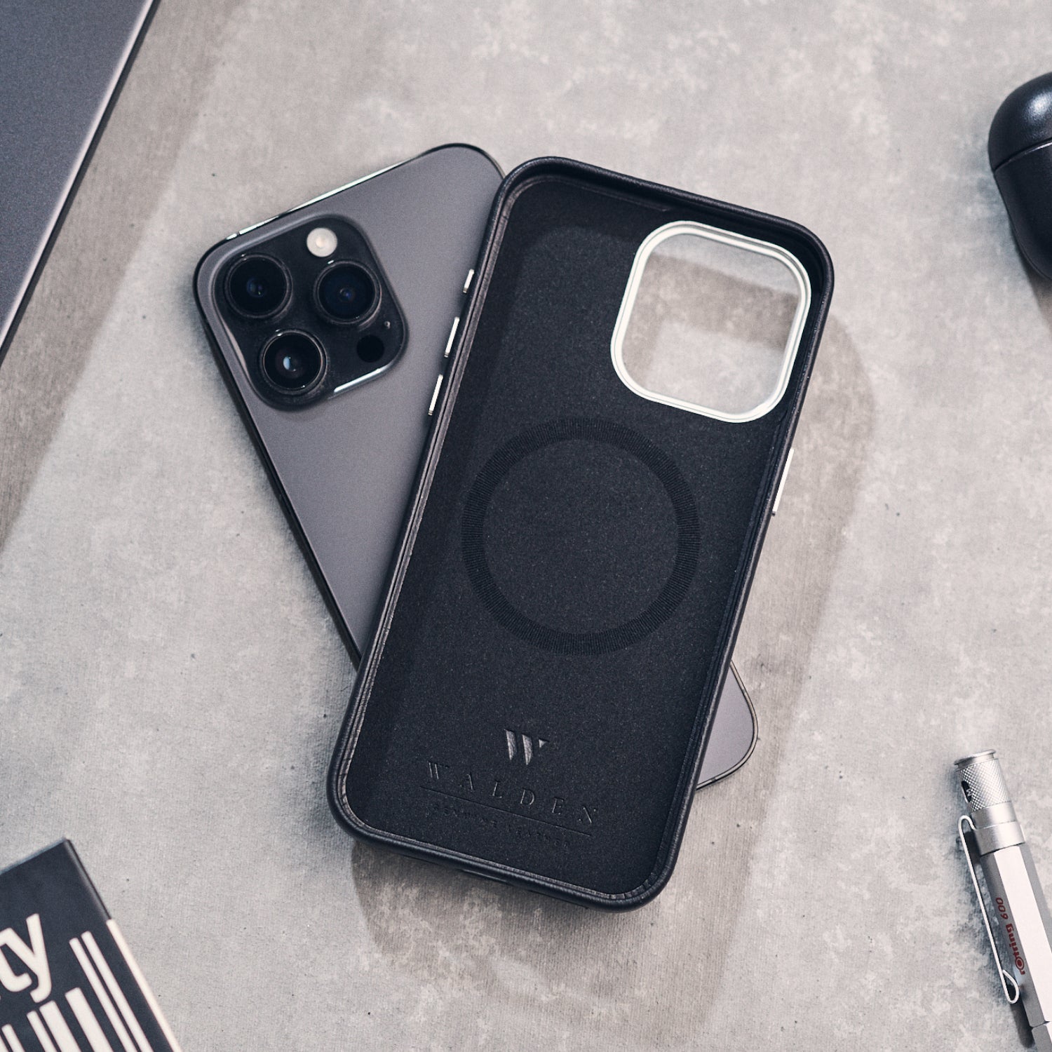 Walden® Funda de Cuero Genuino para iPhone · Bosco #color_bosco (silver)