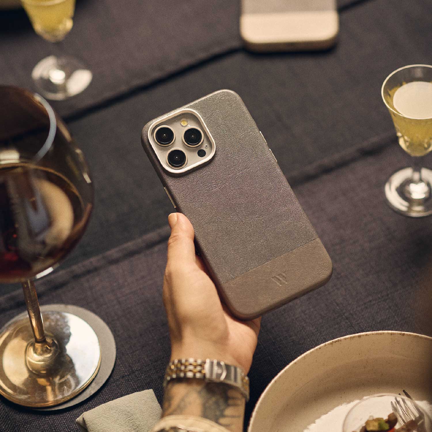 Walden® Funda de Cuero Combinado para iPhone · Alcantara #color_alcantara