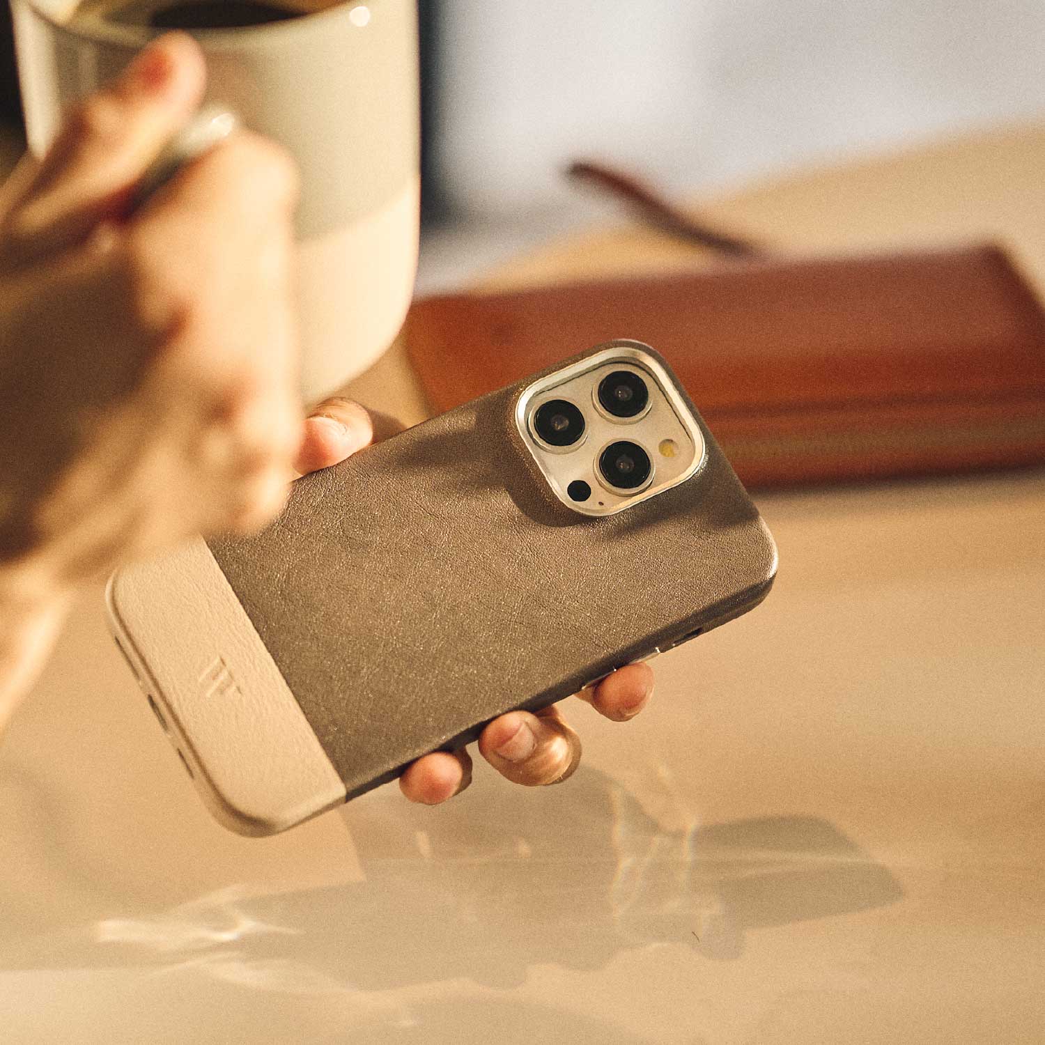 Walden® Funda de Cuero Combinado para iPhone · Volta #color_volta