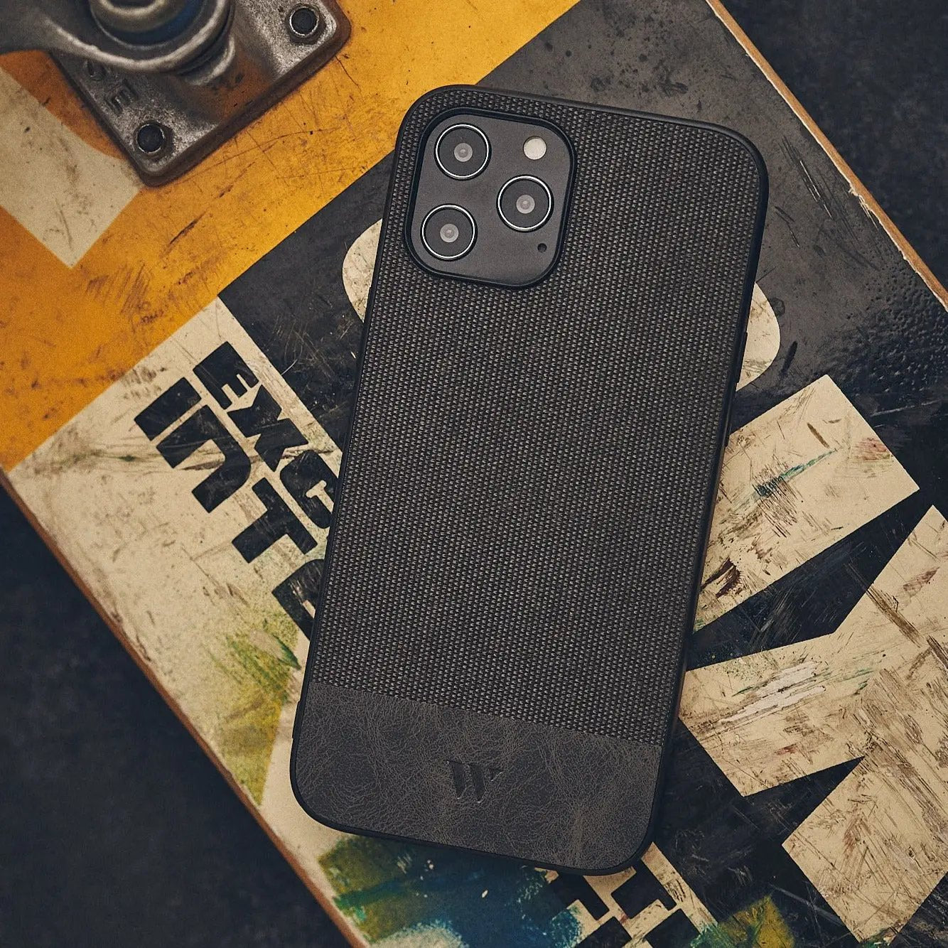 Walden® Funda de Tejido para iPhone · Alcantara #color_alcantara