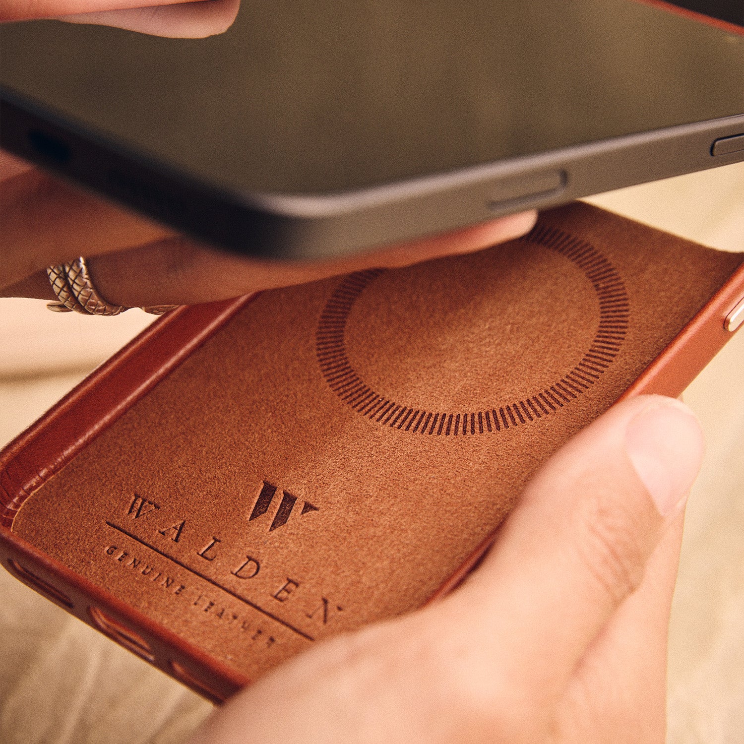 Walden® Funda de Cuero Genuino para iPhone · Terra #color_terra