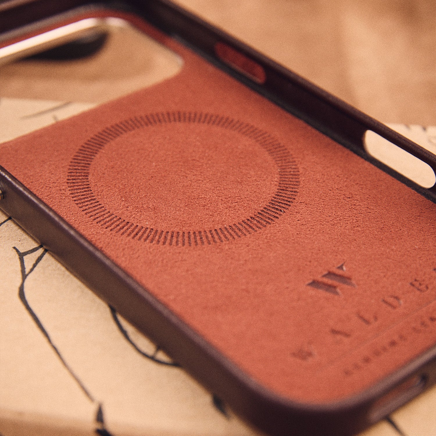 Walden® Funda de Cuero Genuino para iPhone · Terra #color_moca