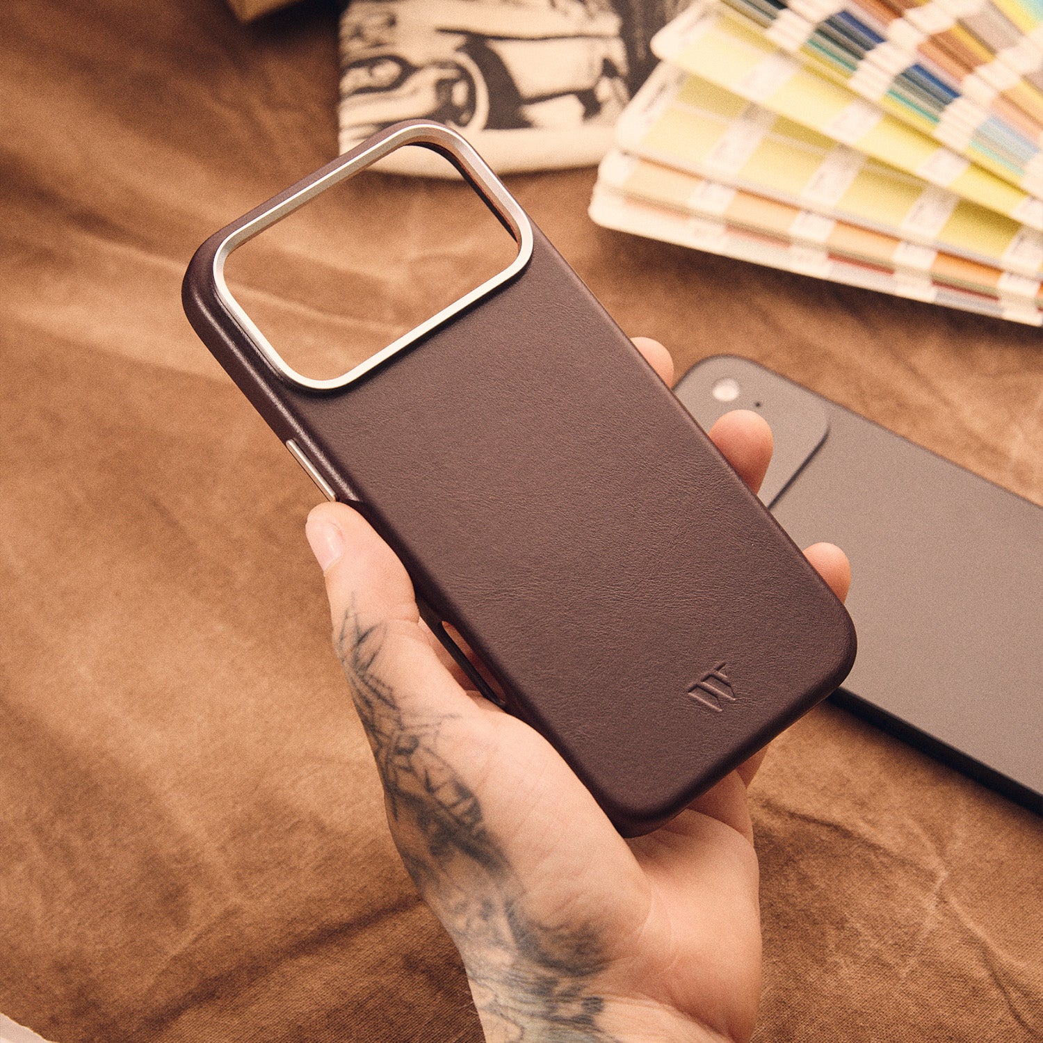 Walden® Funda de Cuero Genuino para iPhone · Terra #color_moca