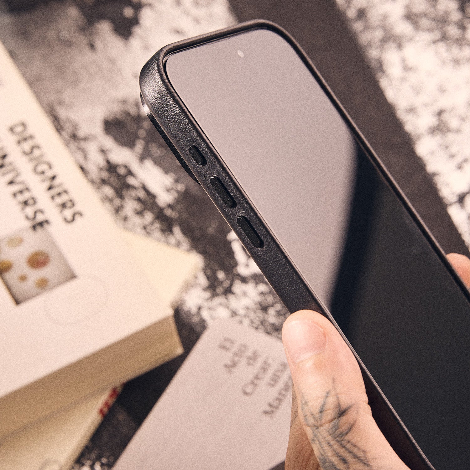 Walden® Funda de Cuero Genuino para iPhone · Bosco #color_bosco black