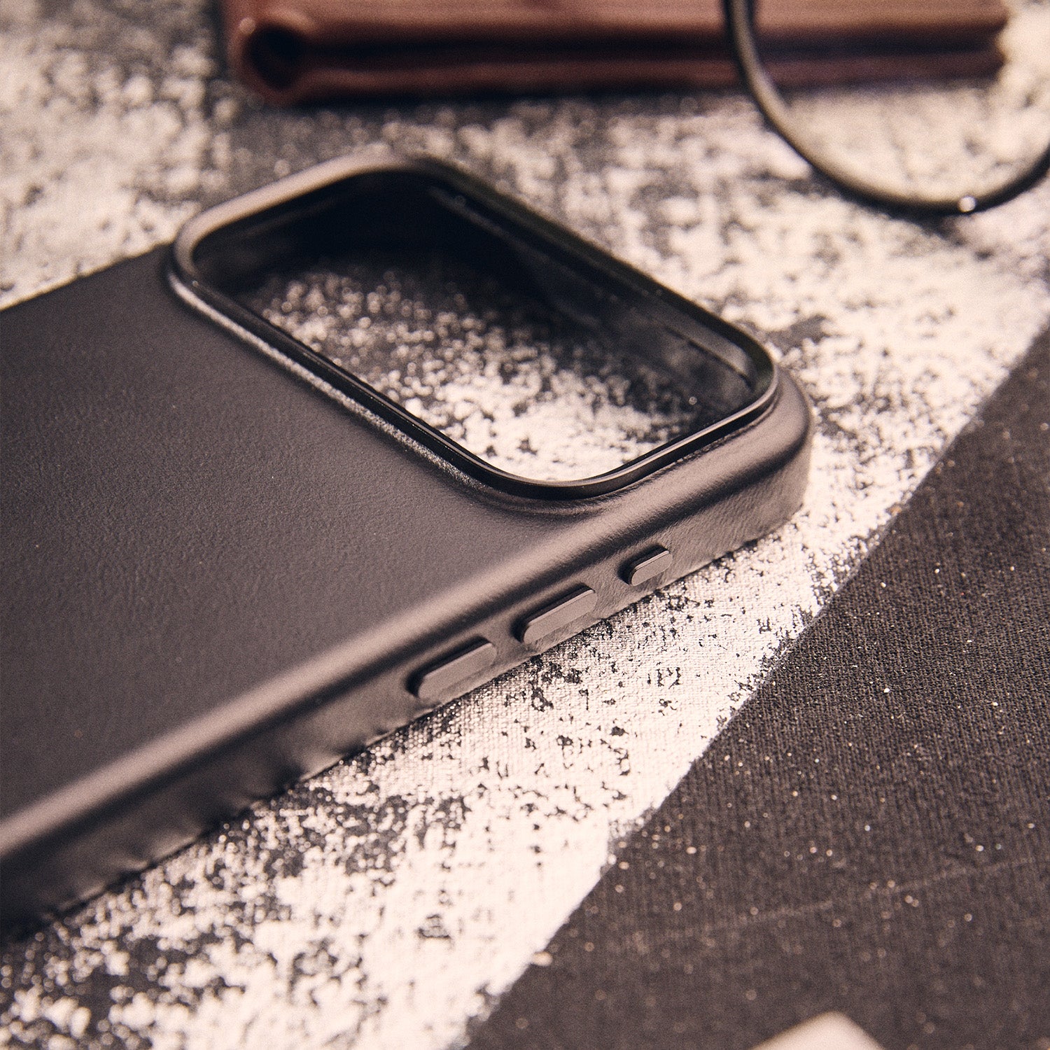 Walden® Funda de Cuero Genuino para iPhone · Bosco #color_bosco black