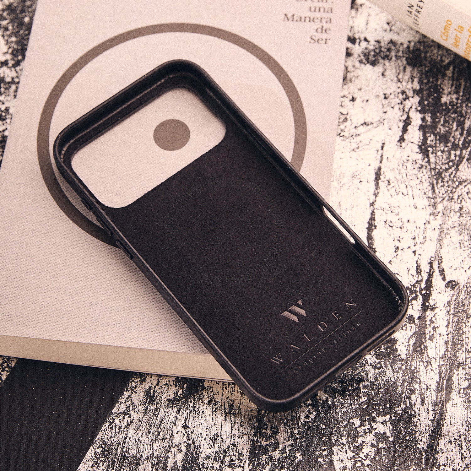 Walden® Funda de Cuero Genuino para iPhone · Bosco #color_bosco black
