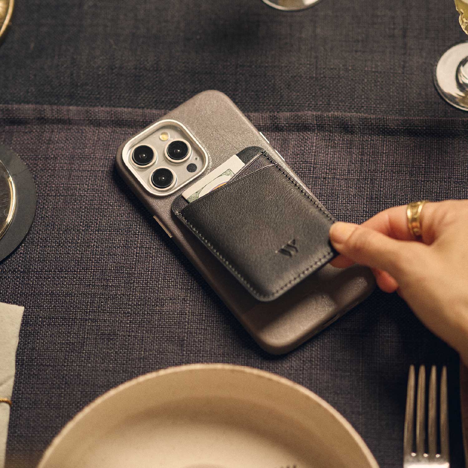 Walden® Funda de Cuero Combinado para iPhone · Alcantara #color_alcantara