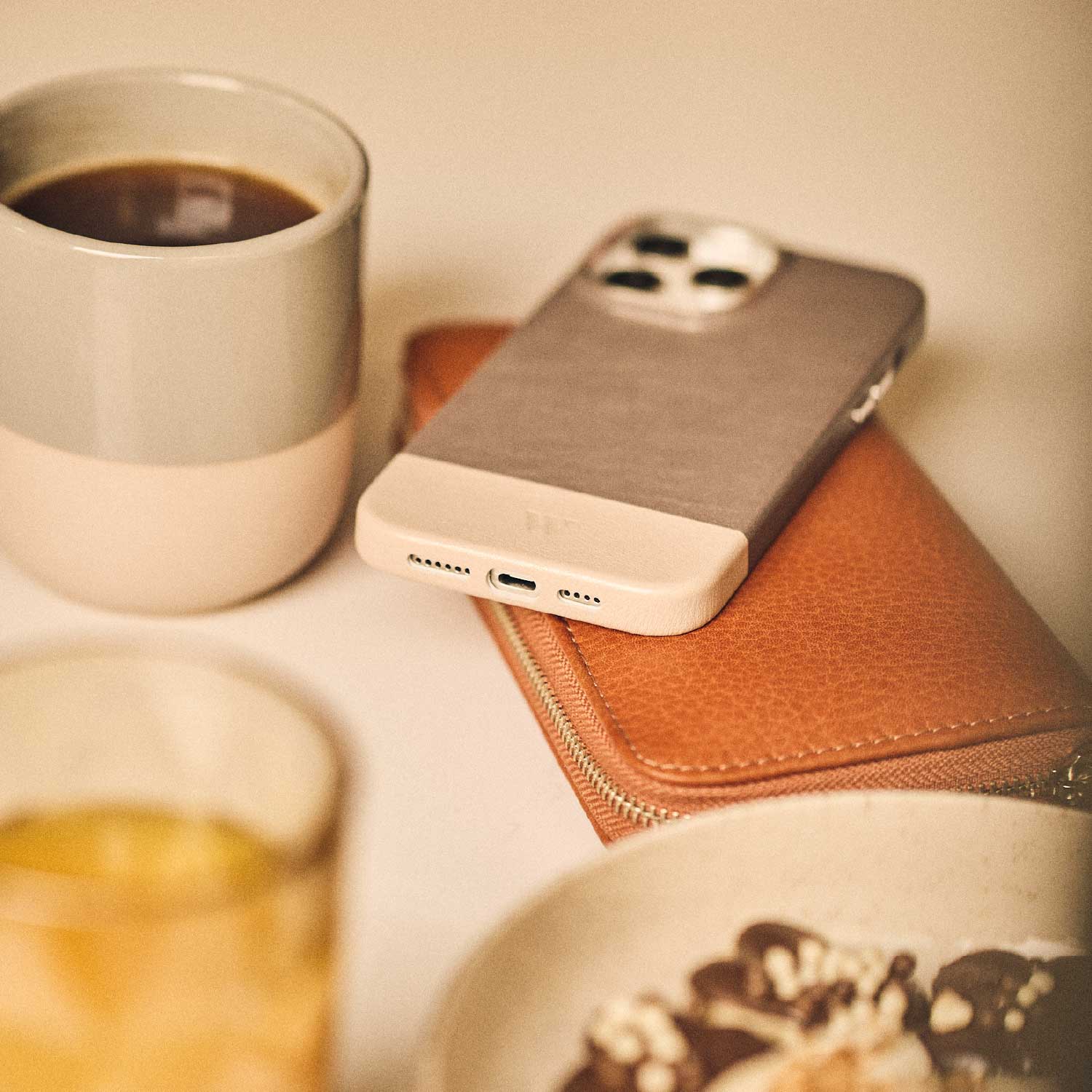 Walden® Funda de Cuero Combinado para iPhone · Volta #color_volta