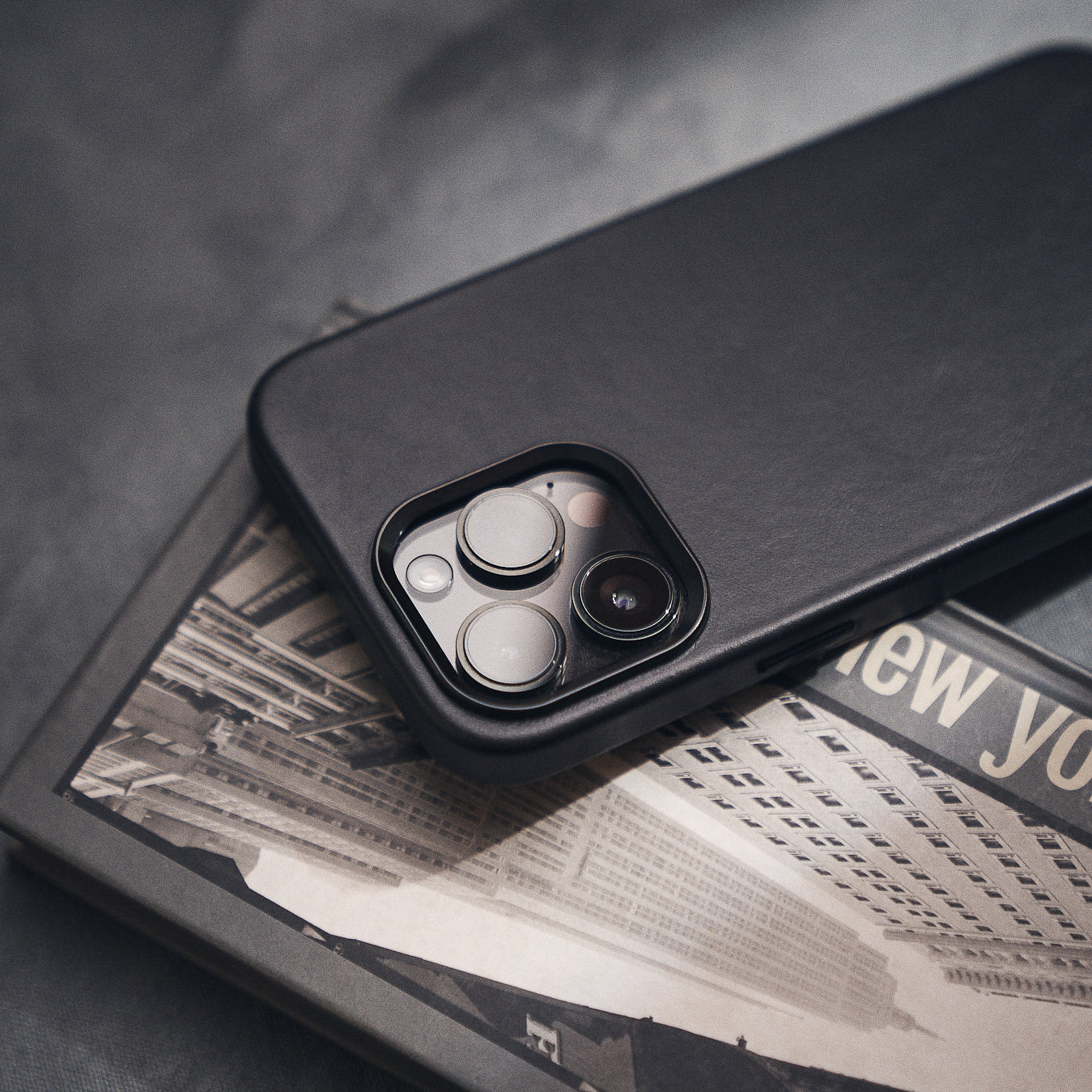 Walden® Funda de Cuero Genuino para iPhone · Bosco #color_bosco black