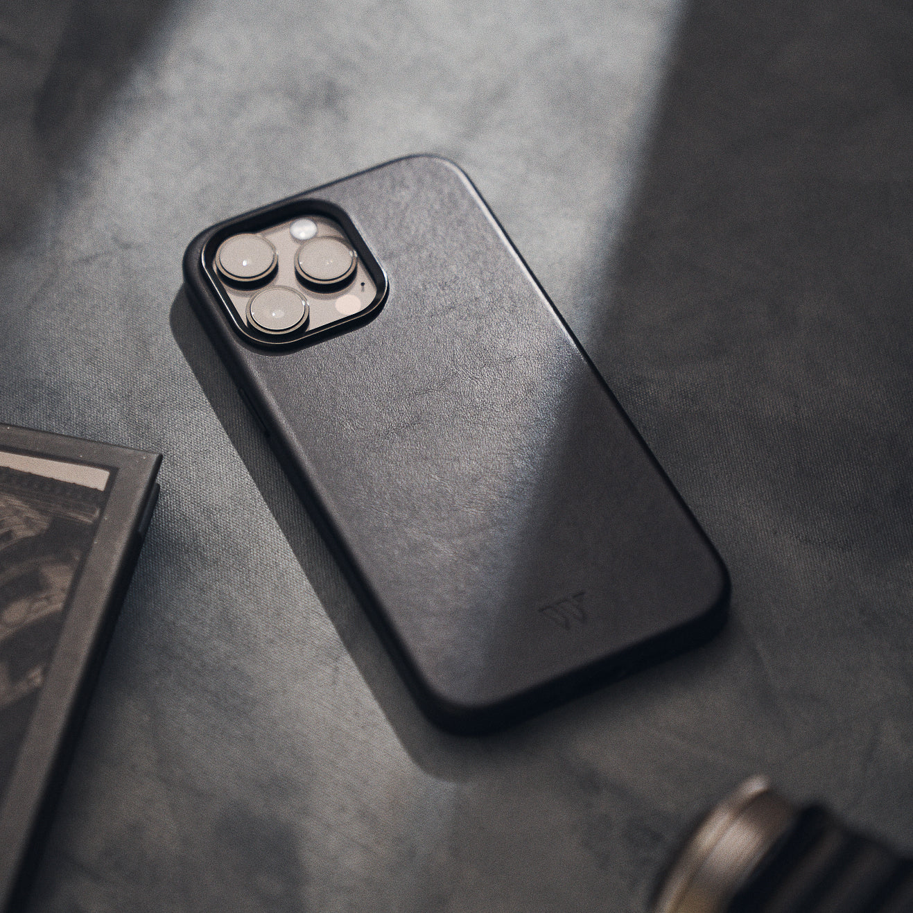 Walden® Funda de Cuero Genuino para iPhone · Bosco #color_bosco black