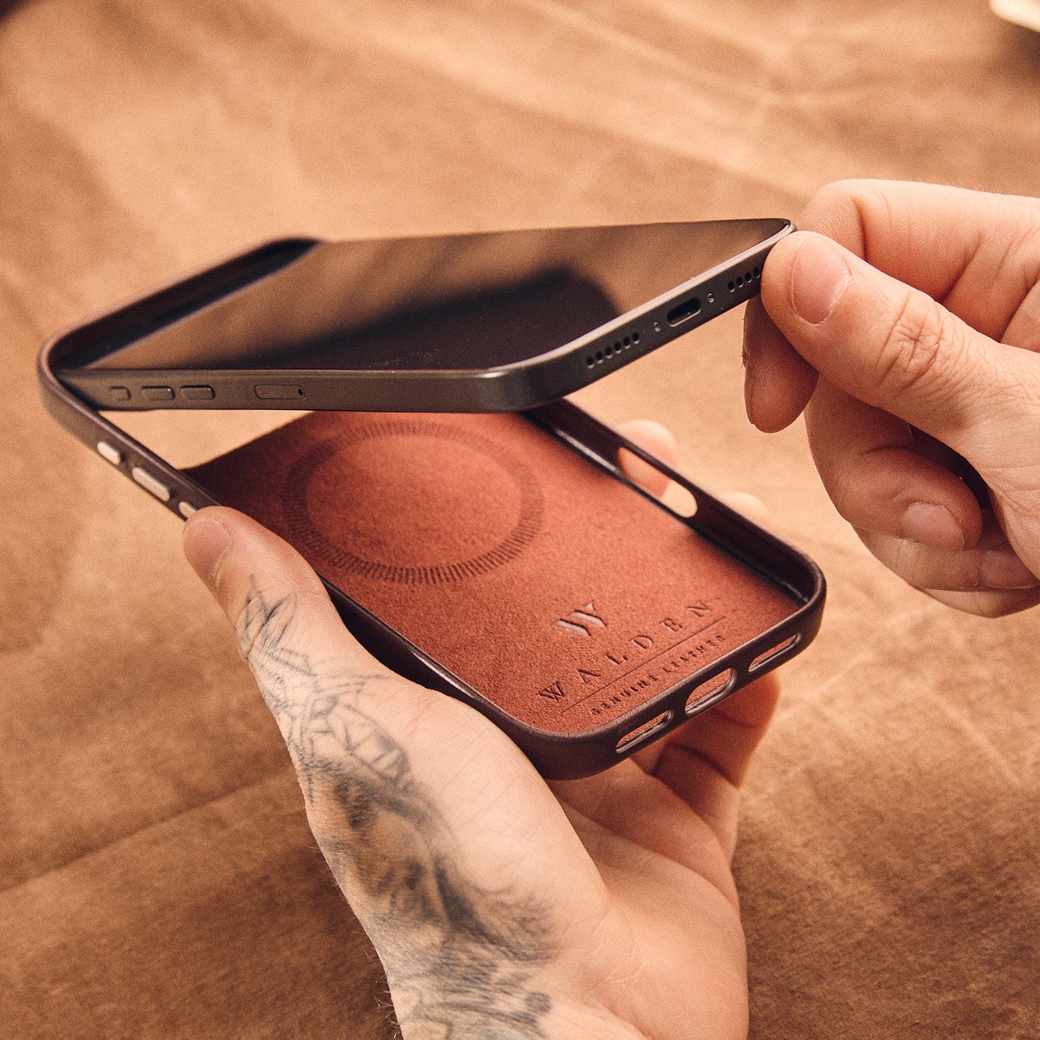 Walden® Funda de Cuero Genuino para iPhone · Terra #color_moca