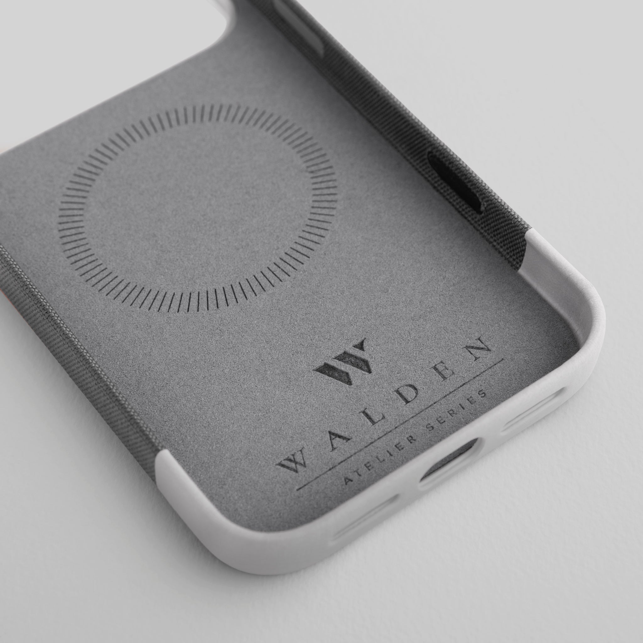 Walden® Funda de Tejido CORDURA® y Cuero para iPhone · Volta #color_volta