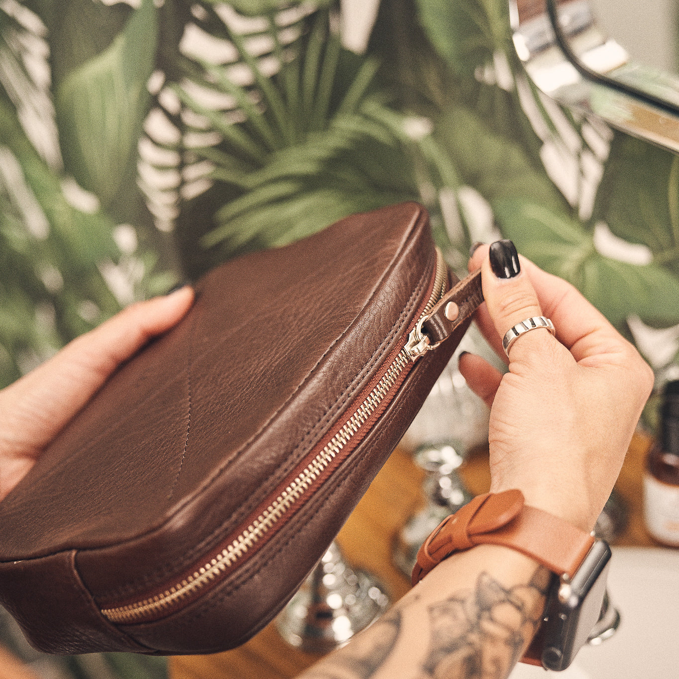 Walden® Bolso Tech de Cuero Genuino · Moca #color_moca