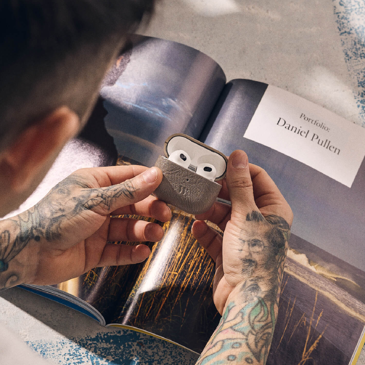 Walden® Estuche para Airpods de Cuero Combinado · Volta #color_volta