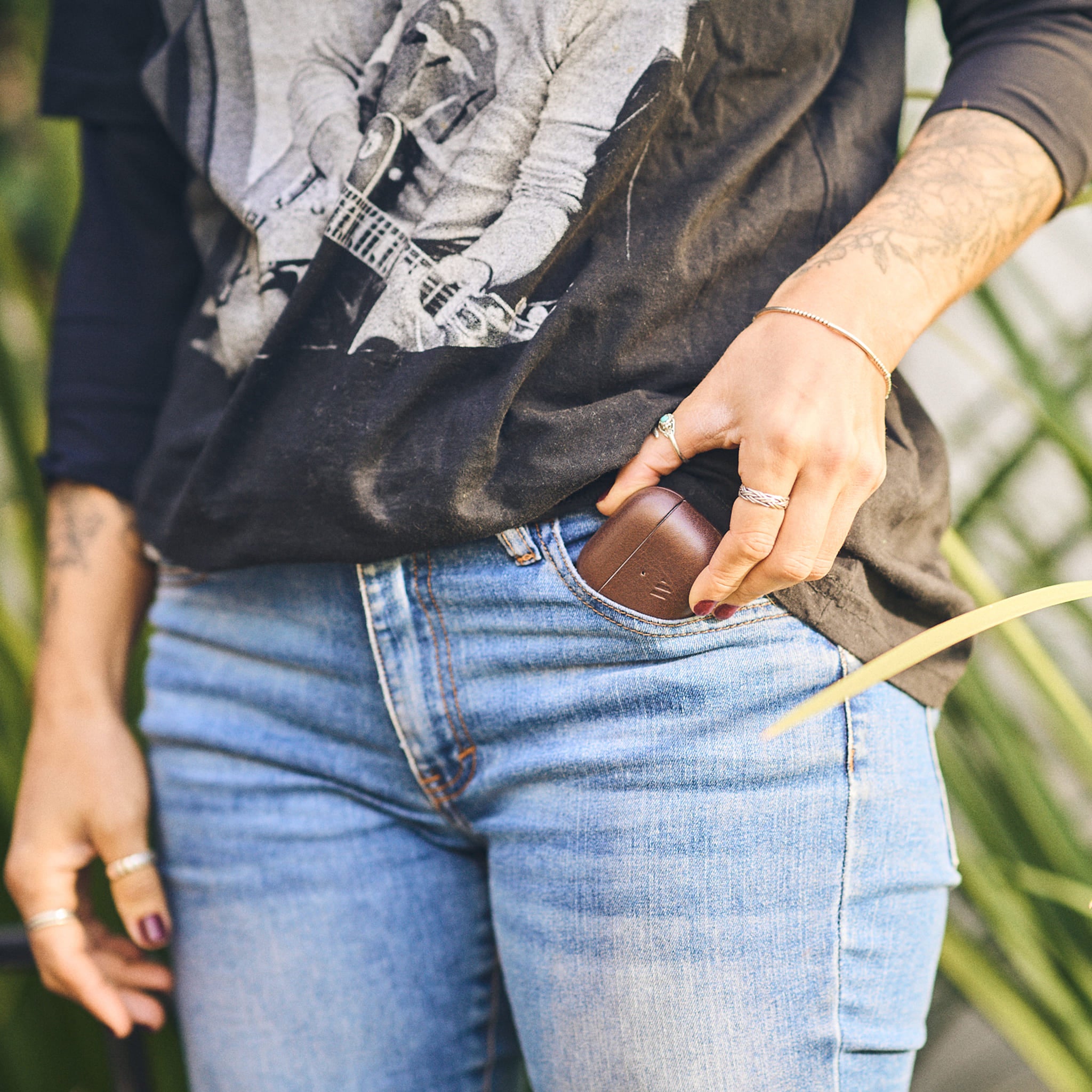 Walden® Estuche para Airpods de Cuero Genuino · Moca #color_moca