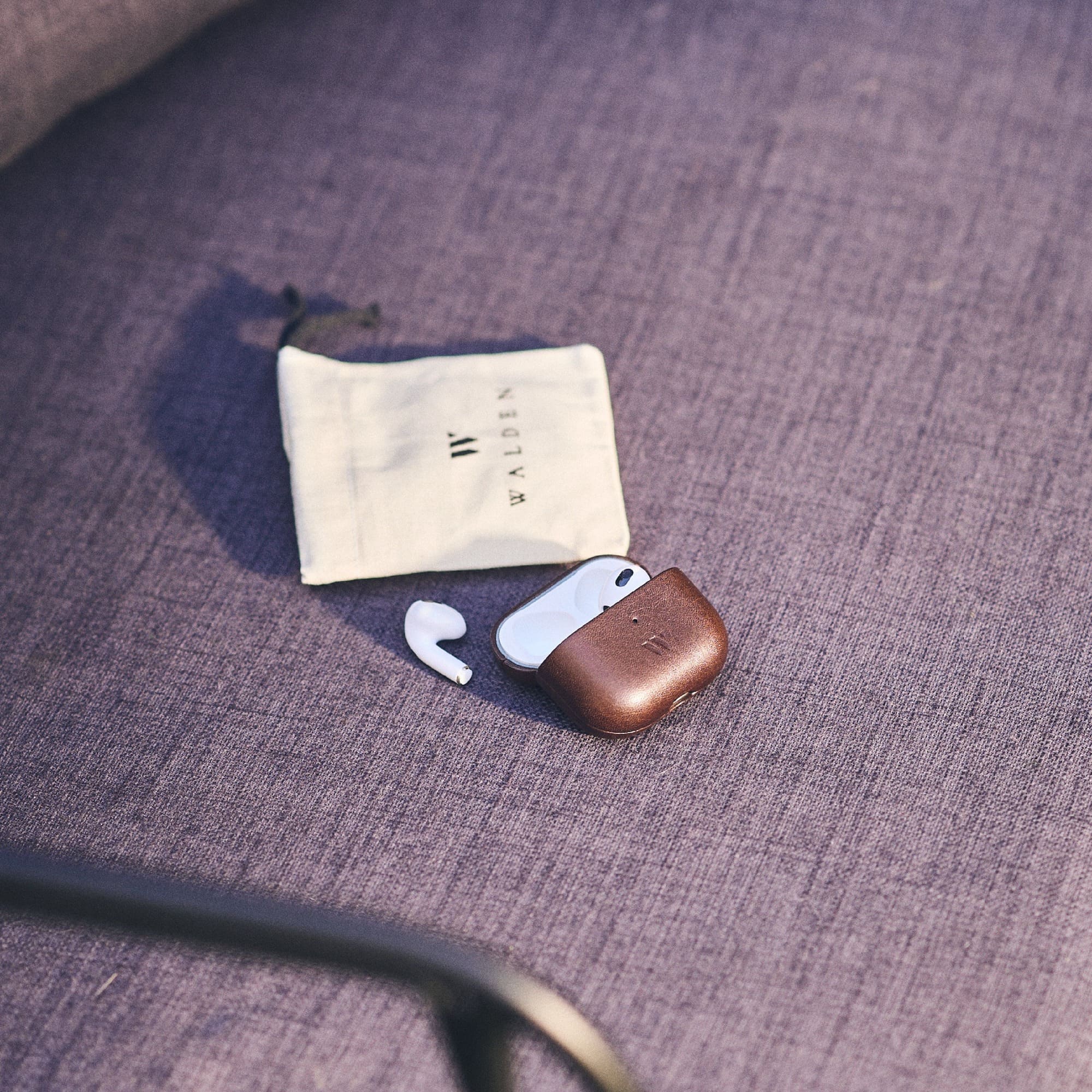 Walden® Estuche para Airpods de Cuero Genuino · Moca #color_moca