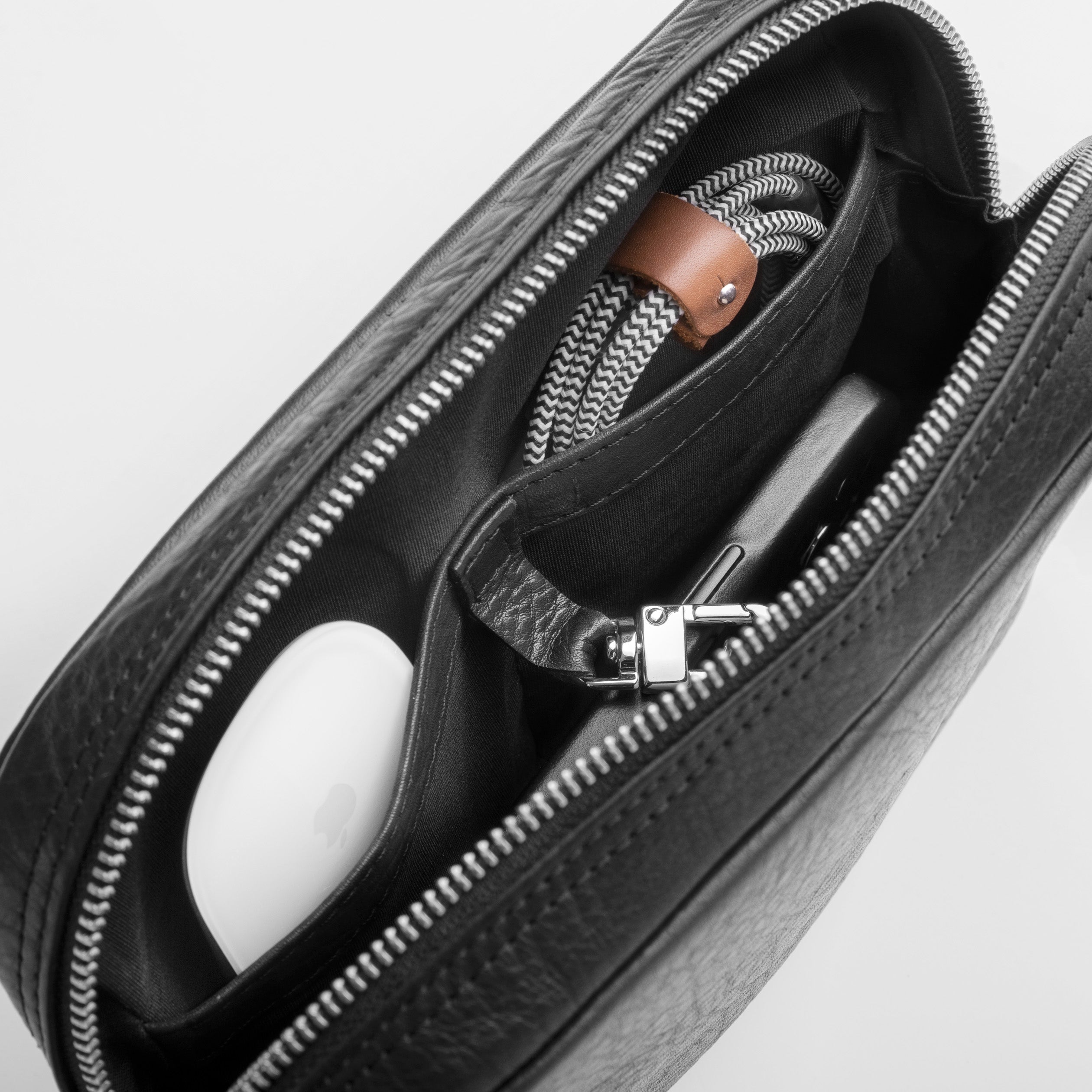 Walden® Bundle Funda Macbook / PC Laptop + Bolso Tech de Cuero Genuino · Bosco