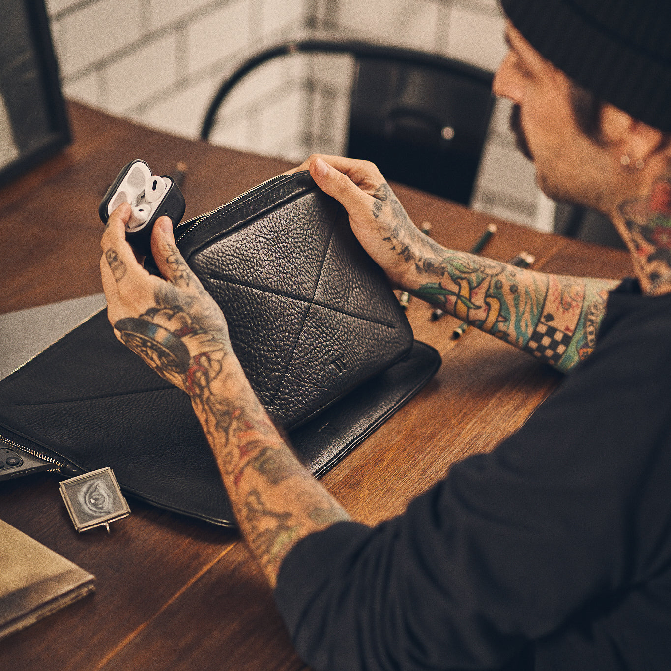 Walden® Bundle Funda iPad + Bolso Tech de Cuero Genuino · Bosco