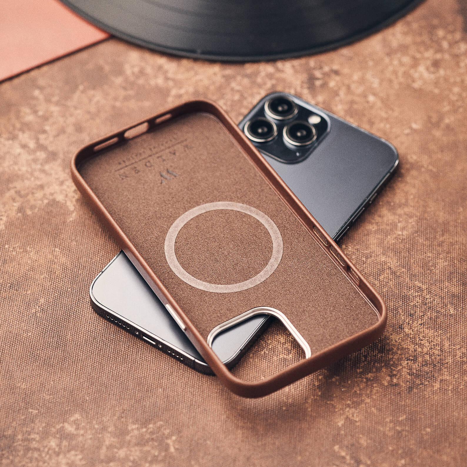 Walden® Funda iPhone + Correa Apple Watch de Cuero Genuino · 
Moca