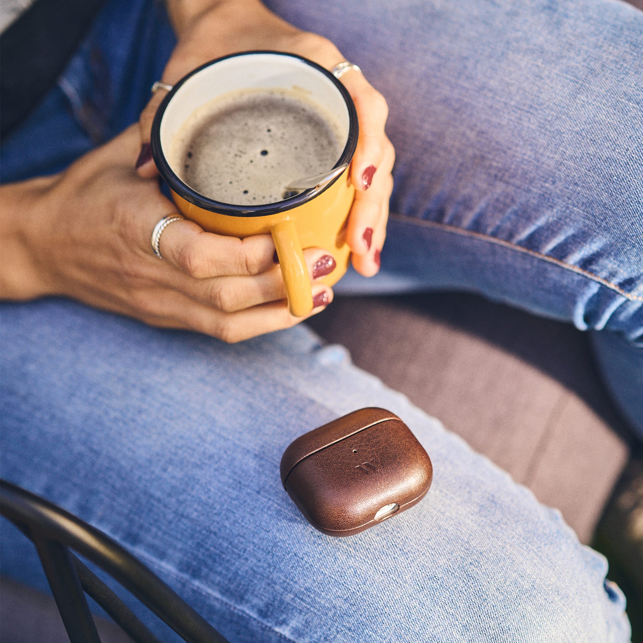 Walden® Estuche para Airpods de Cuero Genuino · Moca #color_moca