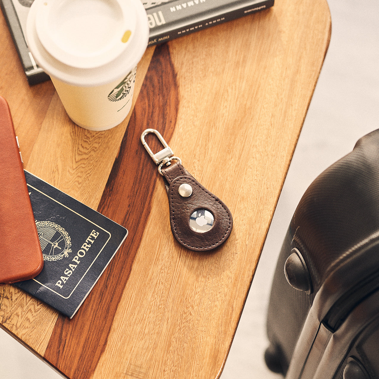 Walden® Llavero Airtag de Cuero Genuino · Moca #color_moca