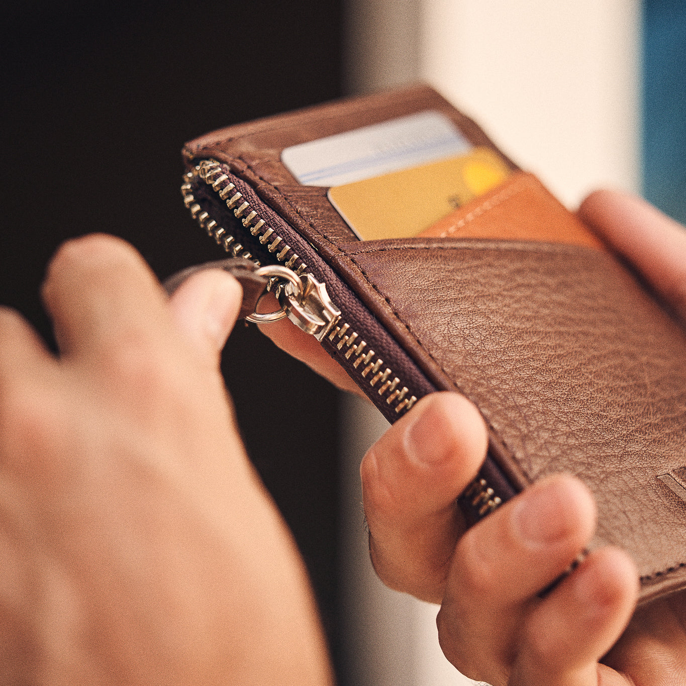 Walden® Tarjetero Zipper de Cuero Genuino · Moca #color_moca