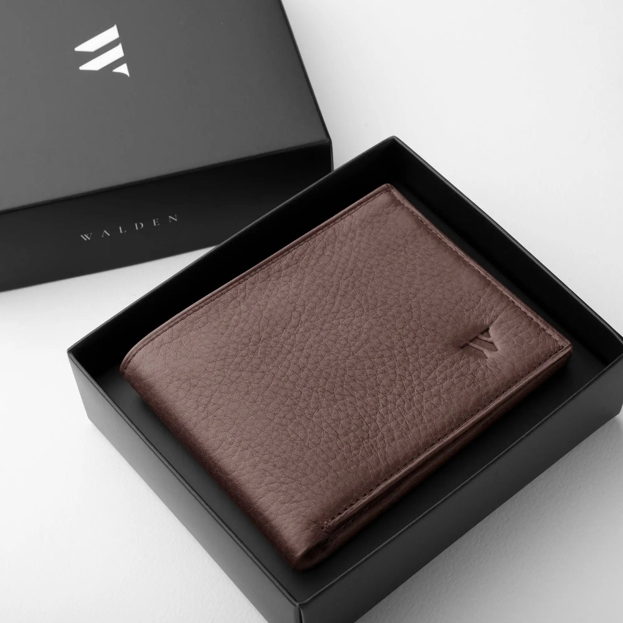 Walden® Billetera Euro Mark de Cuero Genuino · Moca #color_moca